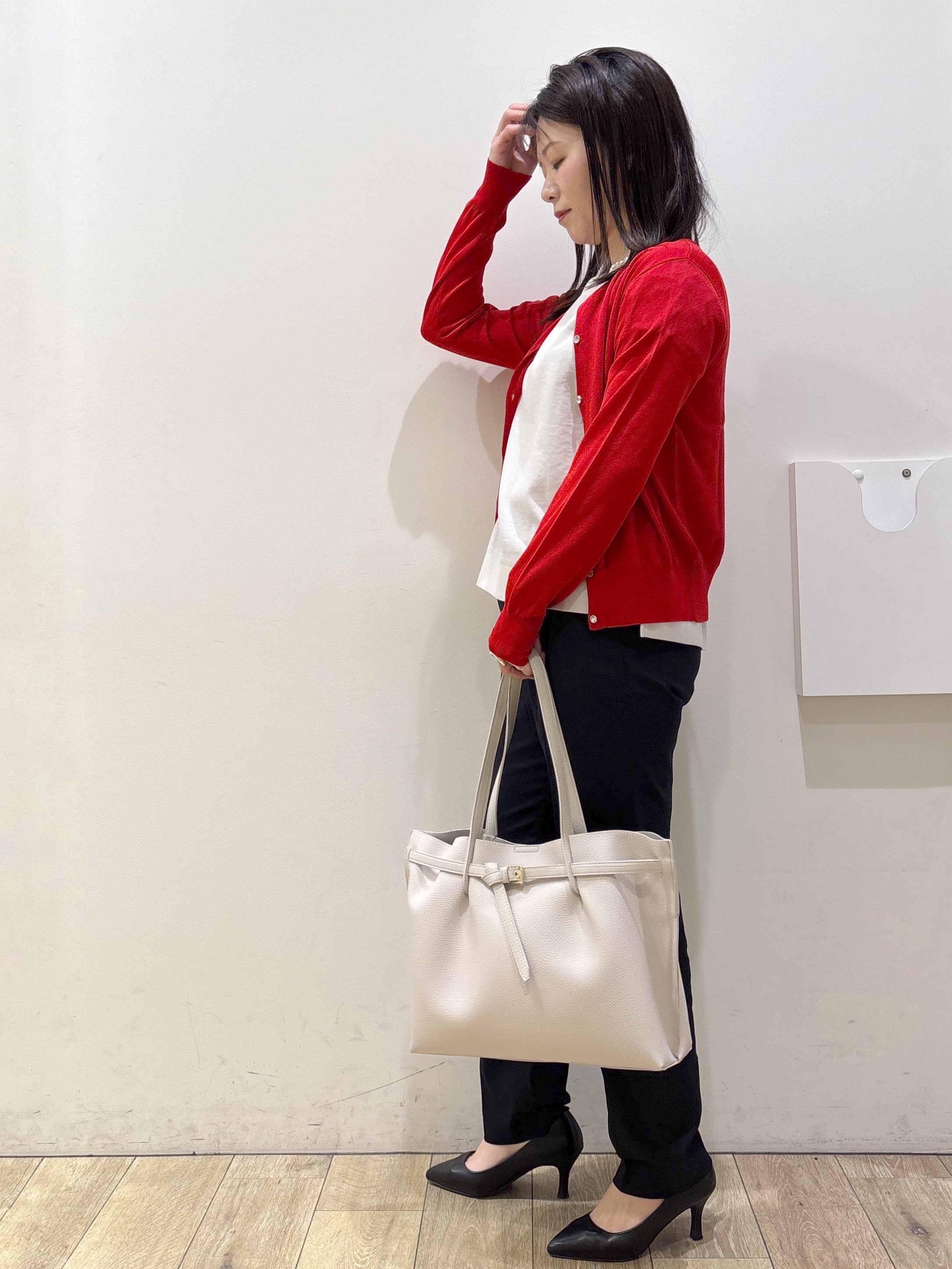mameさんの「OPAQUE.CLIP｜【接触冷感】ビジューボタンカーディガン《抗ピリング／洗濯機OK》」を使ったコーディネート