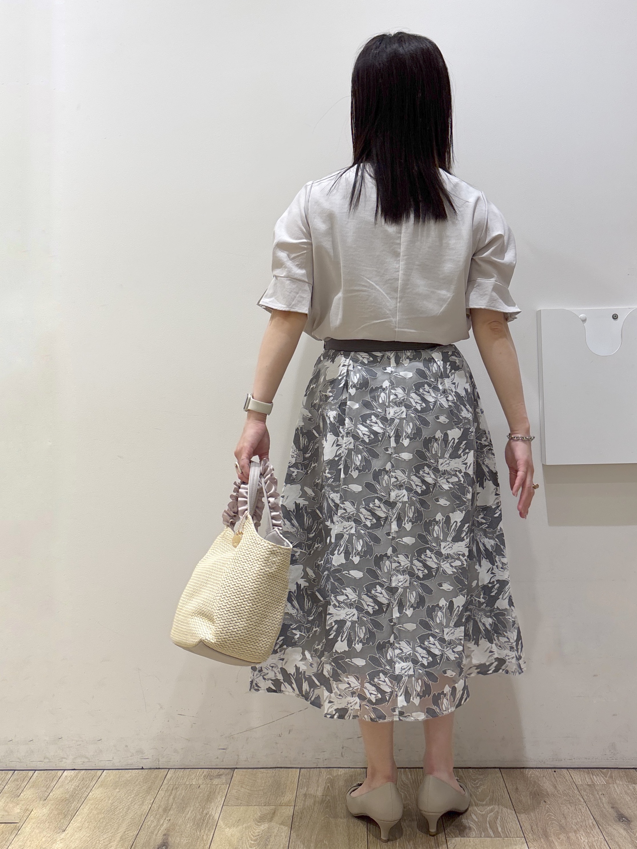 mameさんの「index｜【接触冷感】タックパフスリーブブラウス《吸水速乾／防シワ／洗濯機OK／XS～3L／6col》」を使ったコーディネート