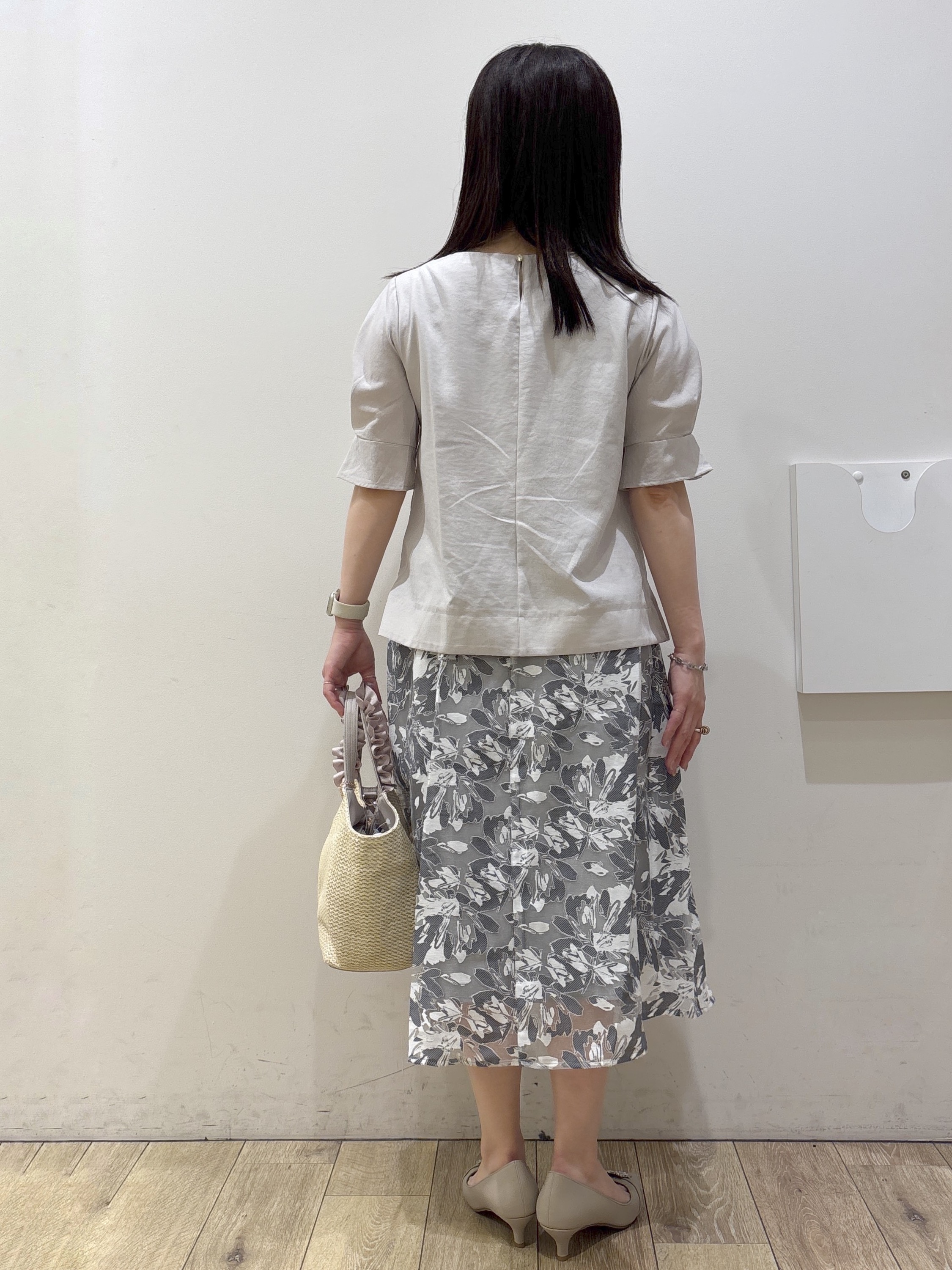 mameさんの「index｜【接触冷感】タックパフスリーブブラウス《吸水速乾／防シワ／洗濯機OK／XS～3L／6col》」を使ったコーディネート
