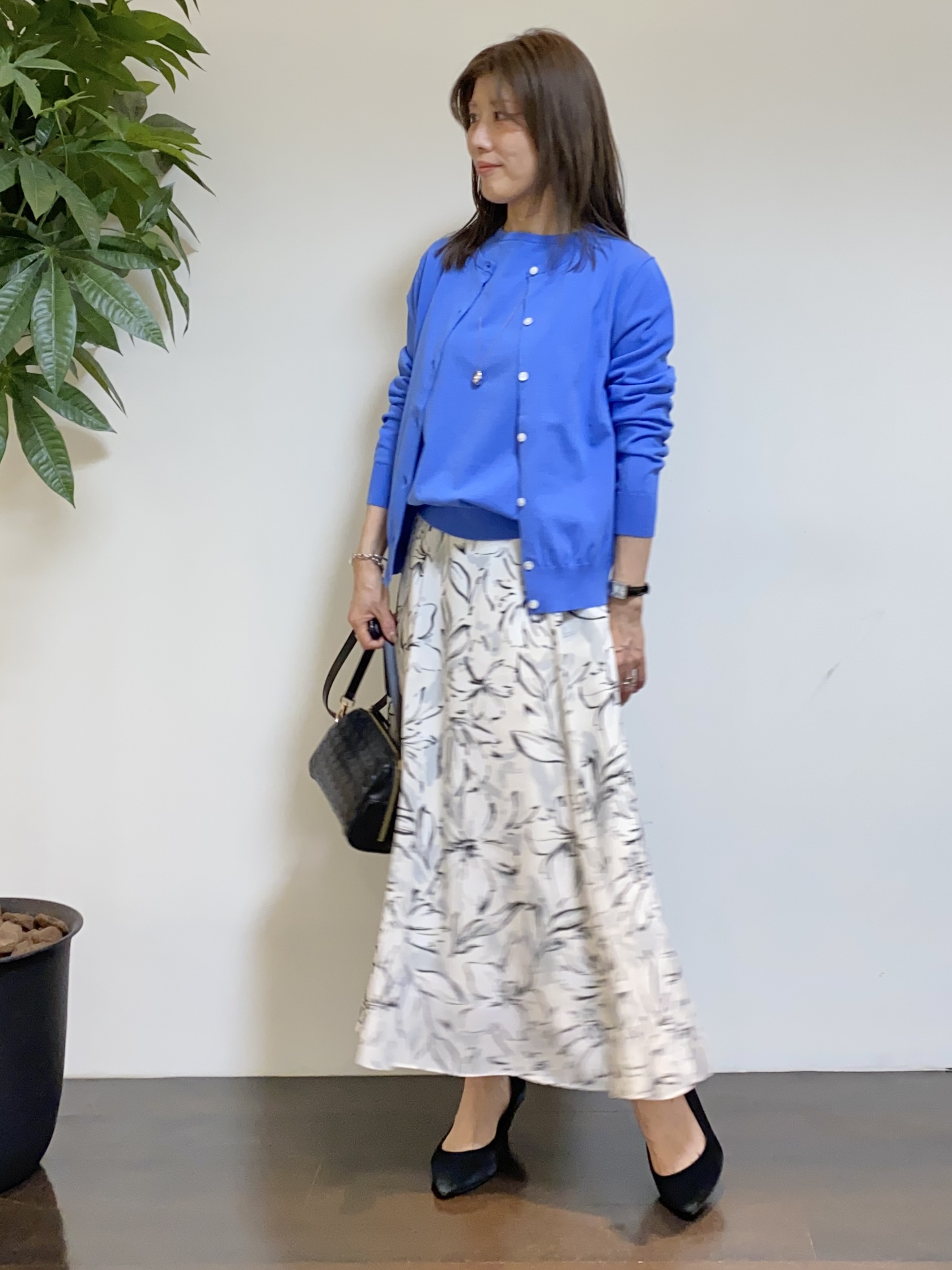 tomoさんの「UNTITLED｜【9色展開/アンサンブル可】コットンクルーネックカーディガン」を使ったコーディネート