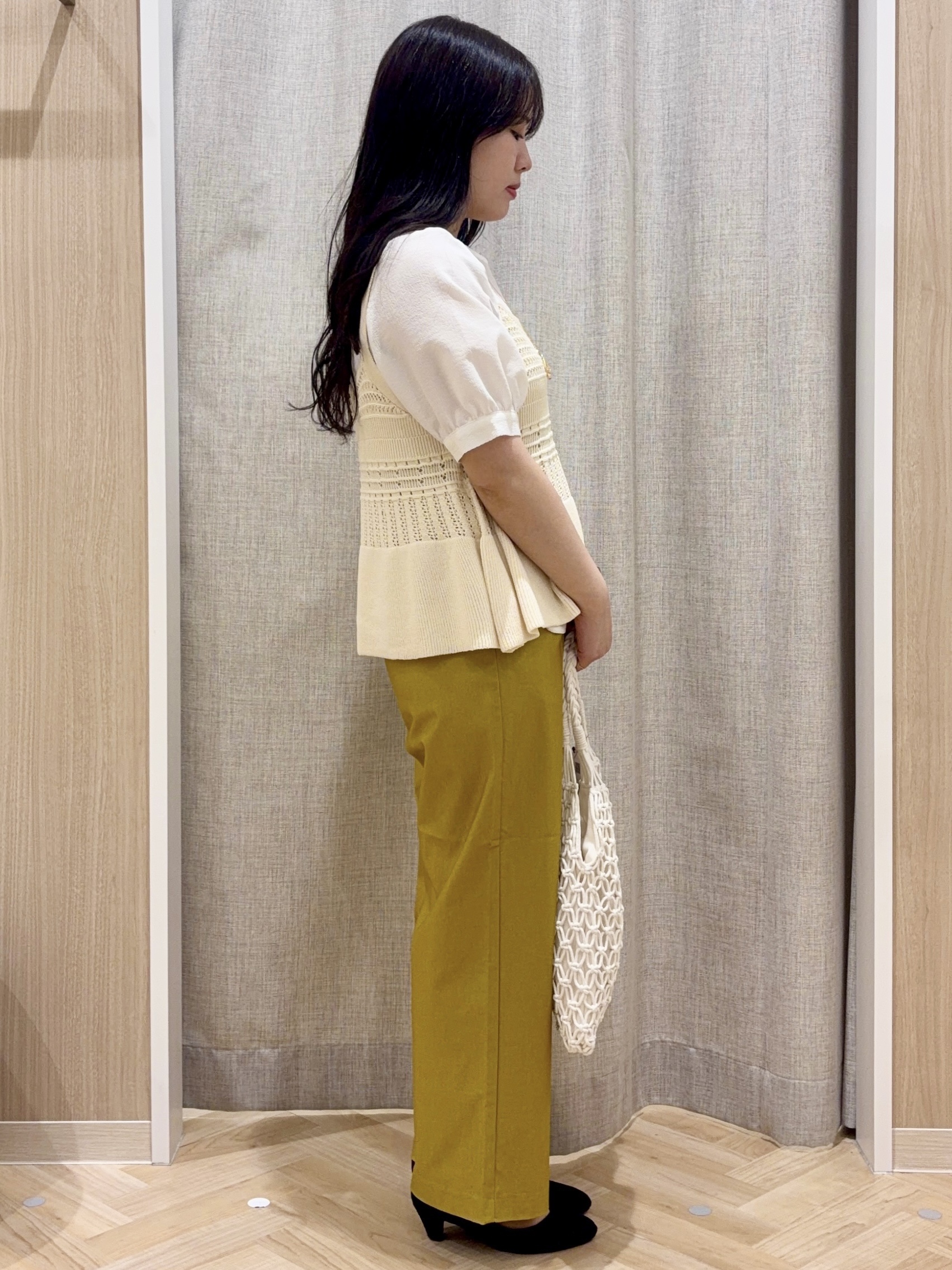 minamiさんの「grove｜【2点SET】着るだけで完成、透かし編みニットビスチェ&times;ブラウス」を使ったコーディネート