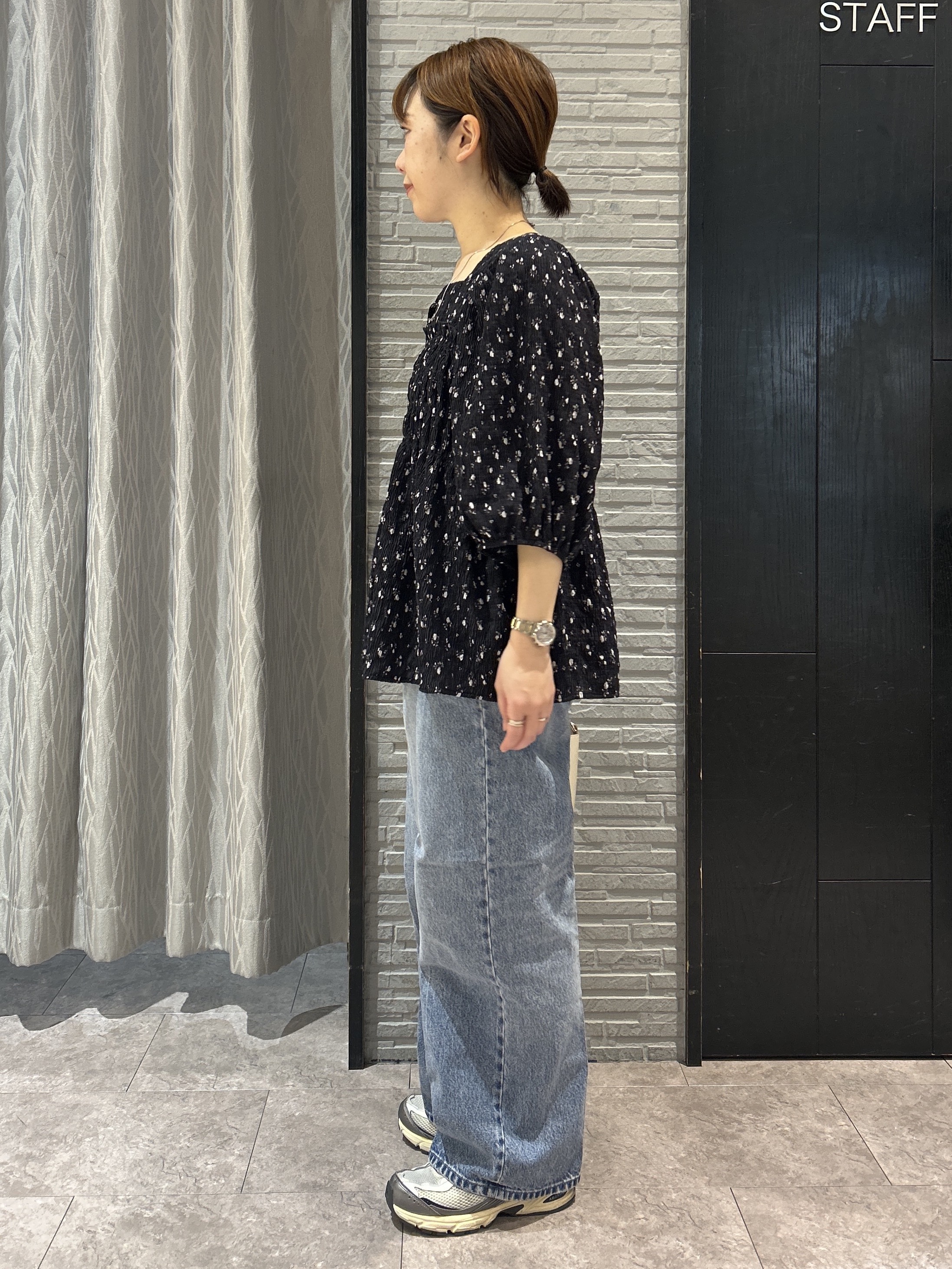 ga_riさんの「THE SHOP TK｜大人のフェミニンスタイルに 花柄楊柳シャーリングブラウス」を使ったコーディネート