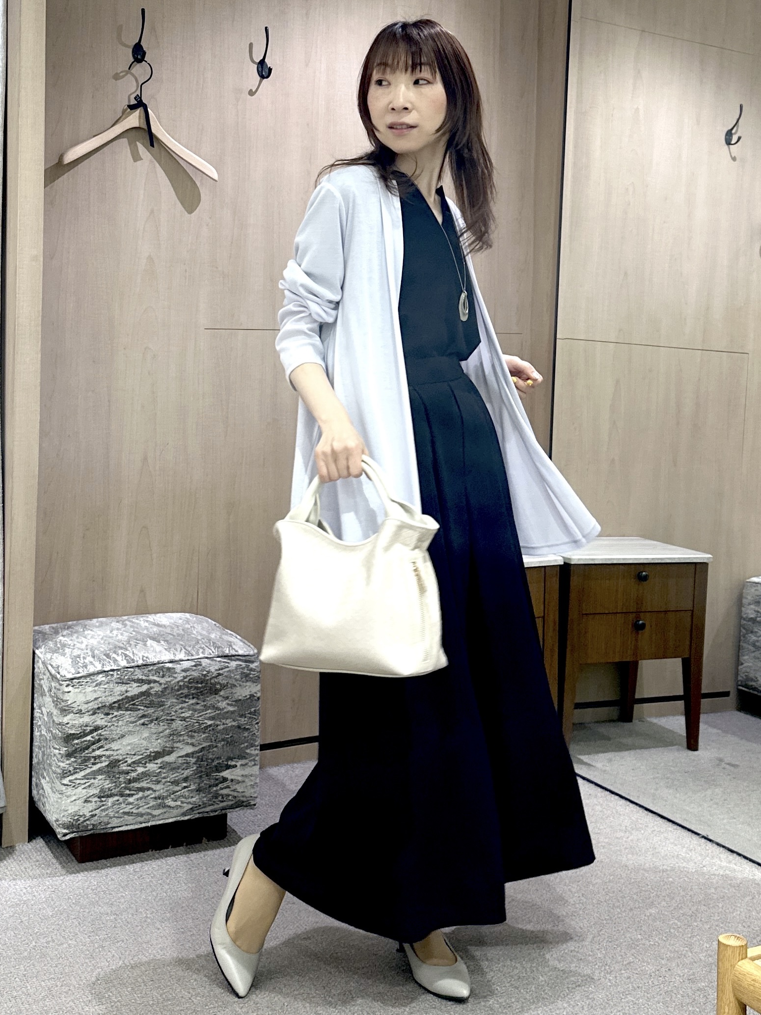 Miwaさんの「UNTITLED｜【UV/接触冷感/セットアップ可】リラクシーキーVネックブラウス」を使ったコーディネート