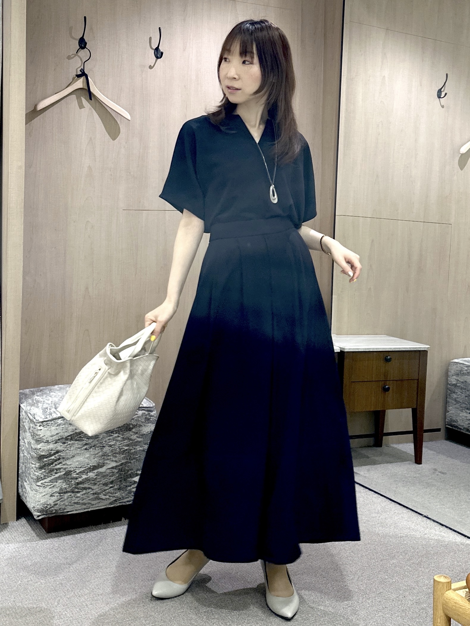 Miwaさんの「UNTITLED｜【UV/接触冷感/セットアップ可】リラクシーキーVネックブラウス」を使ったコーディネート