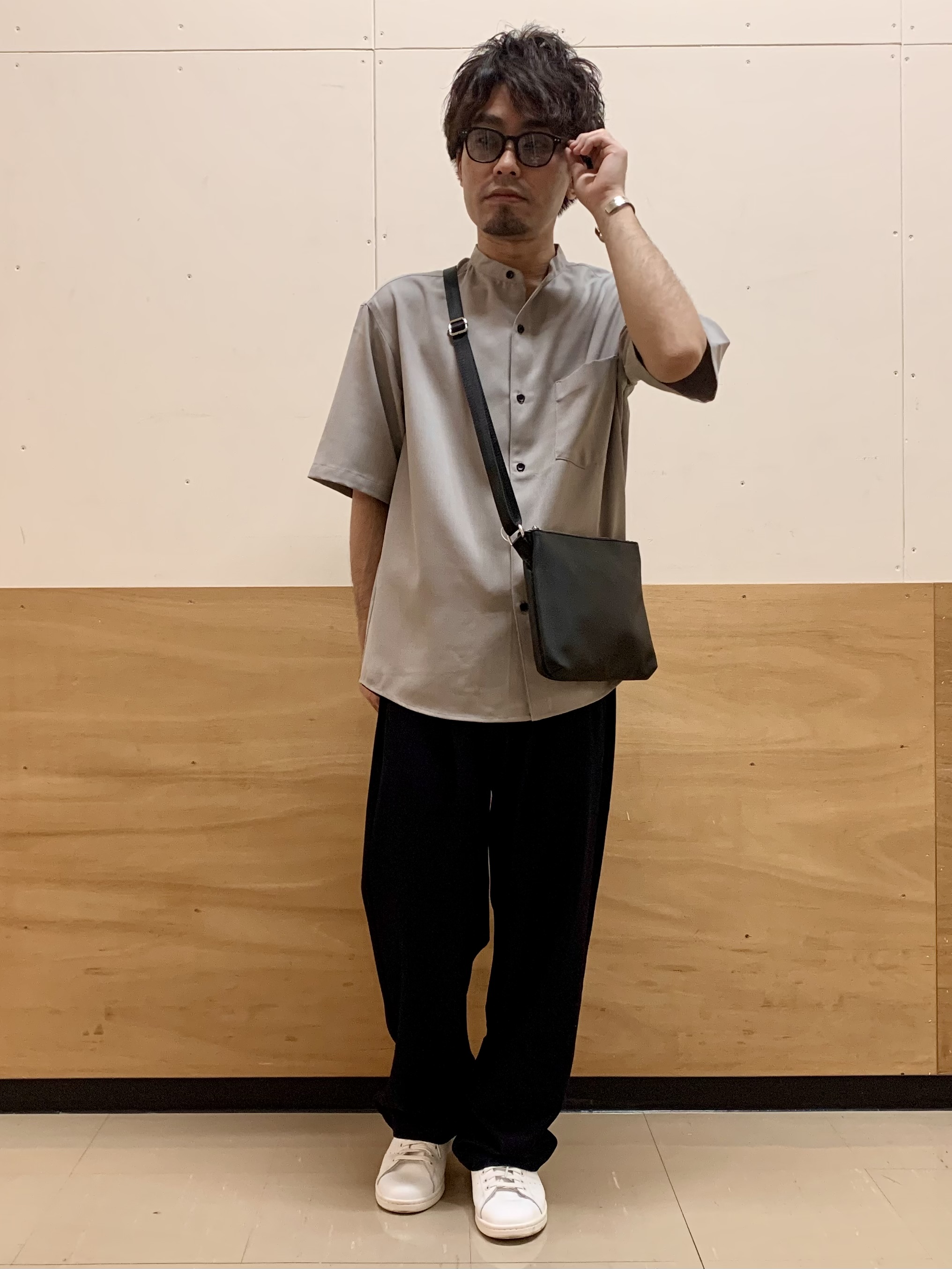 MATUさんの「THE SHOP TK｜LITE TEX バンドカラー半袖シャツ 接触冷感/吸水速乾/UVカット/アンチピリング/イージーケ」を使ったコーディネート