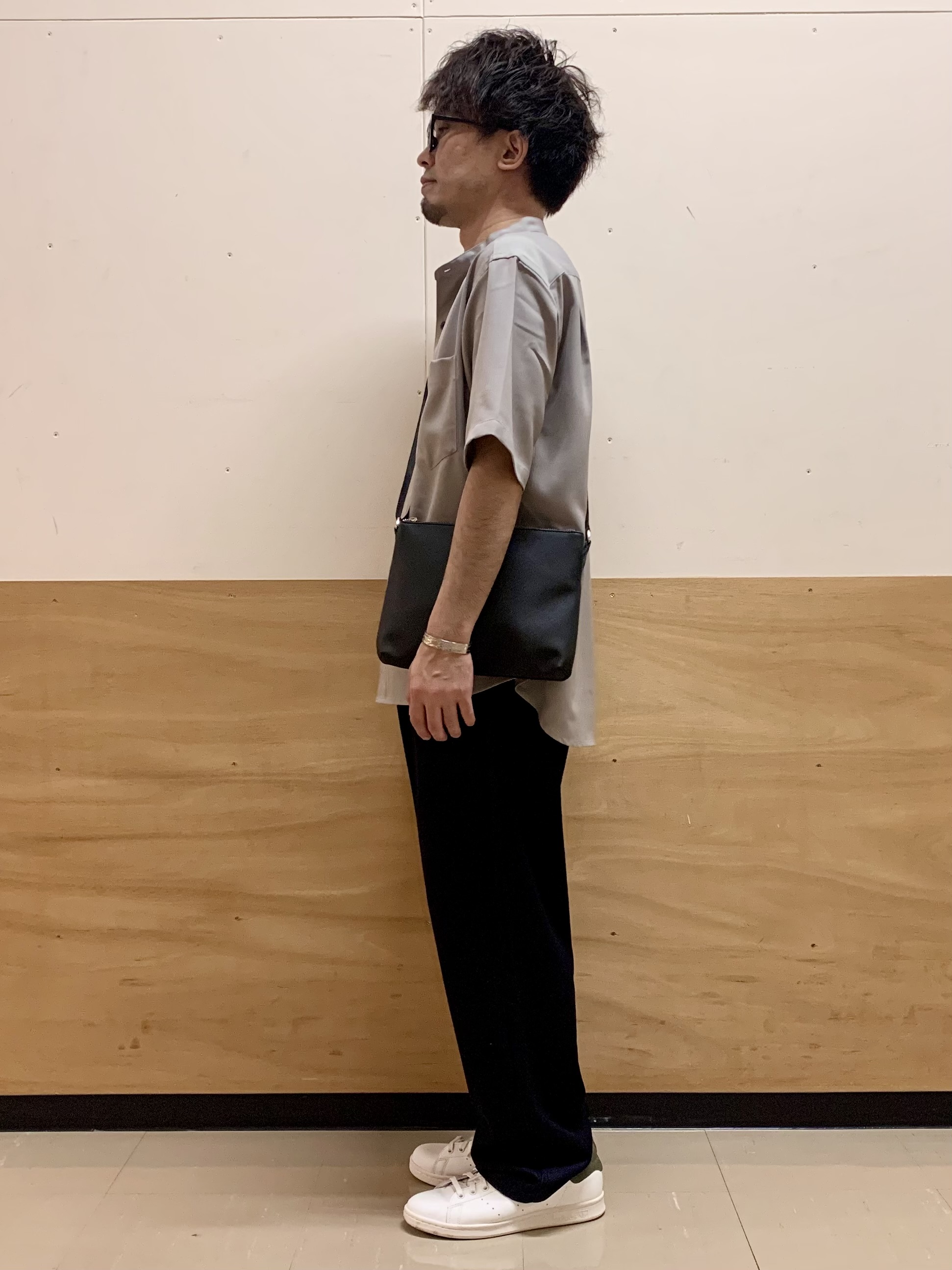 MATUさんの「THE SHOP TK｜LITE TEX バンドカラー半袖シャツ 接触冷感/吸水速乾/UVカット/アンチピリング/イージーケ」を使ったコーディネート