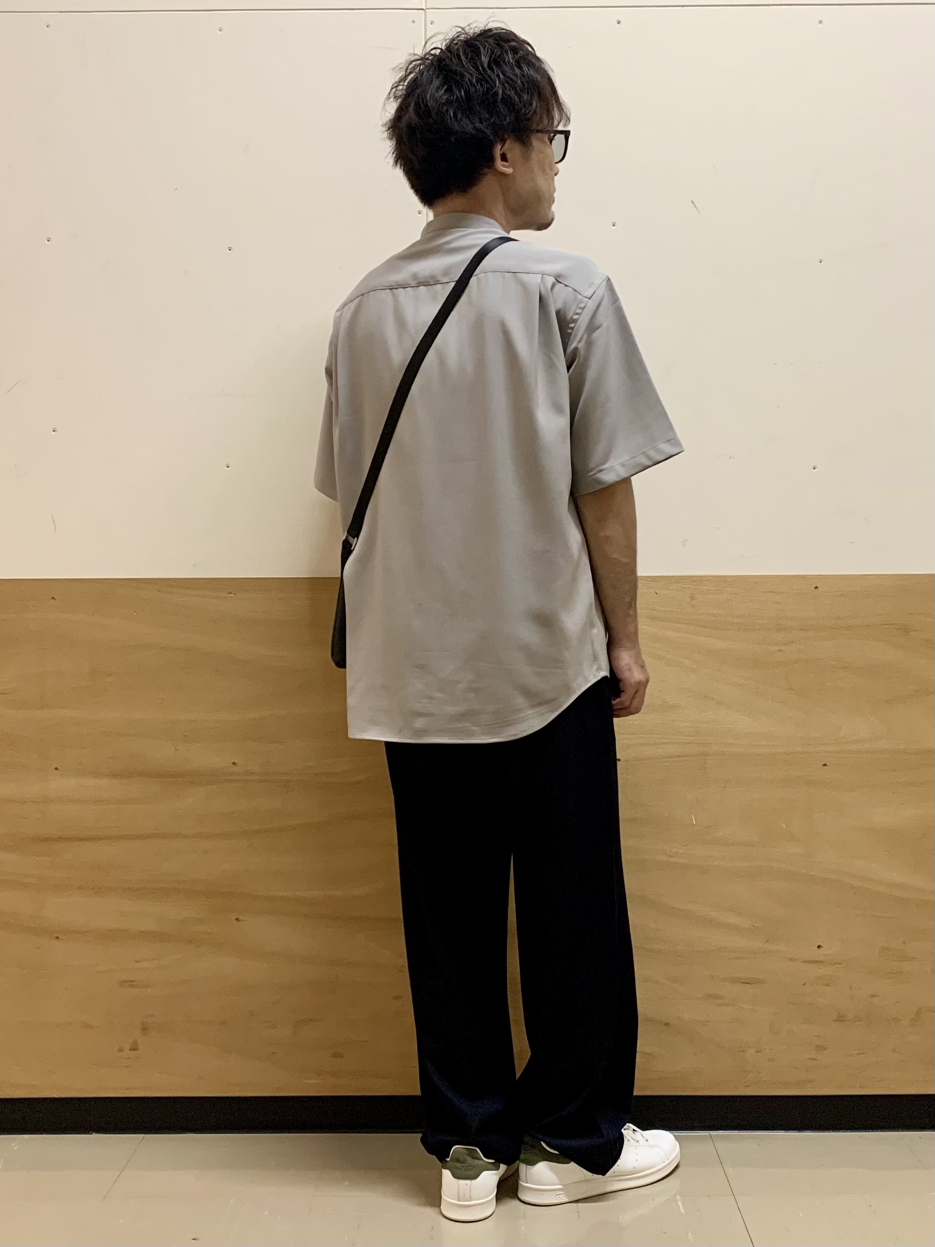 MATUさんの「THE SHOP TK｜LITE TEX バンドカラー半袖シャツ 接触冷感/吸水速乾/UVカット/アンチピリング/イージーケ」を使ったコーディネート