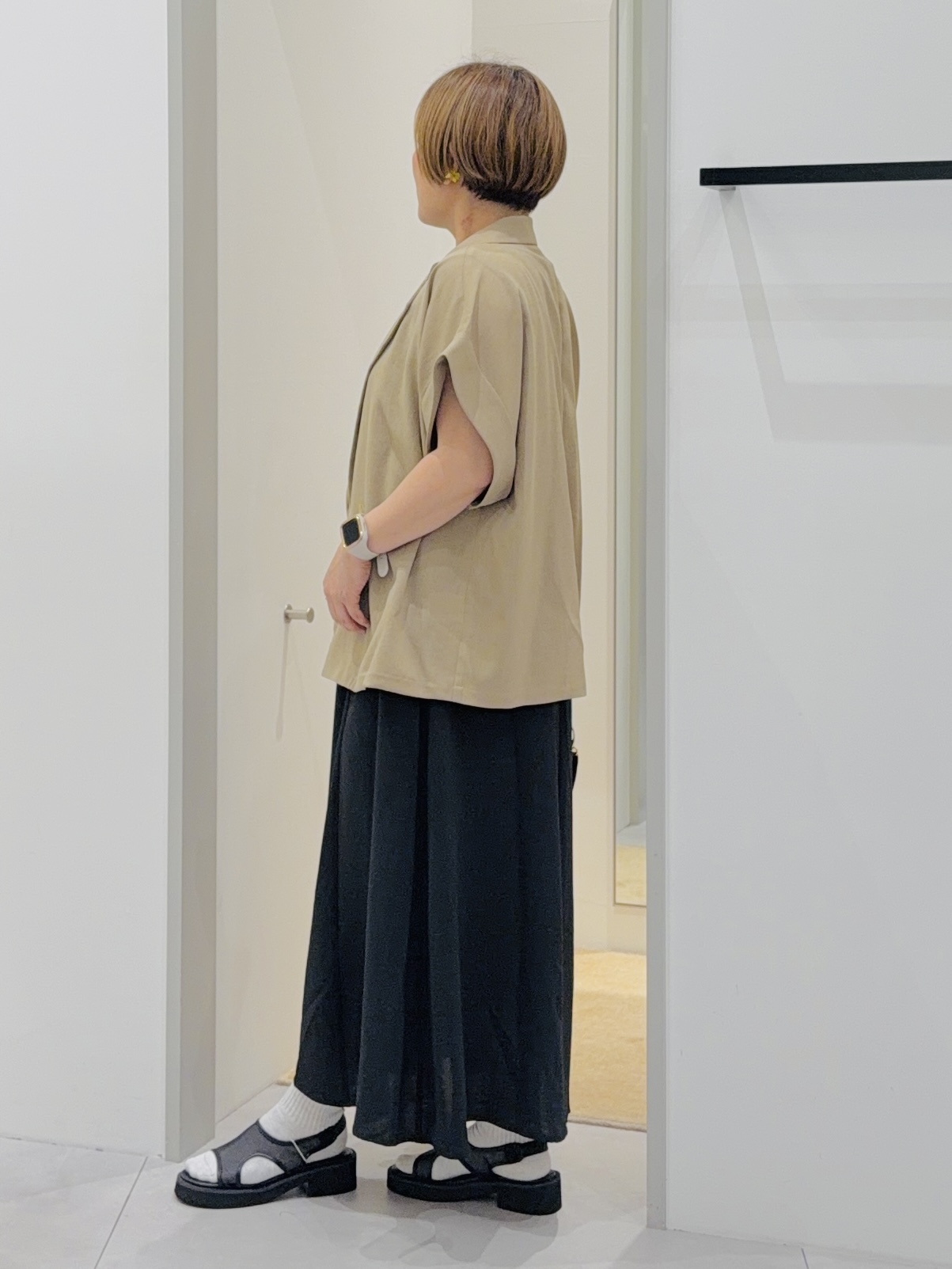 タナさんの「THE SHOP TK｜【夏の通勤スタイルに】涼やかな着心地 麻調ダブルブレストジャケット」を使ったコーディネート