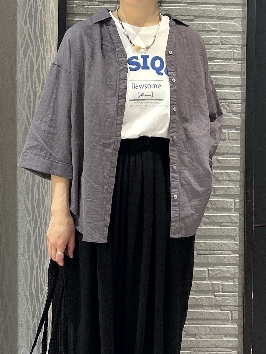 ga_riさんの「THE SHOP TK｜ポジティブカラーが映える　バイオウォッシュバックギャザーシャツ」を使ったコーディネート