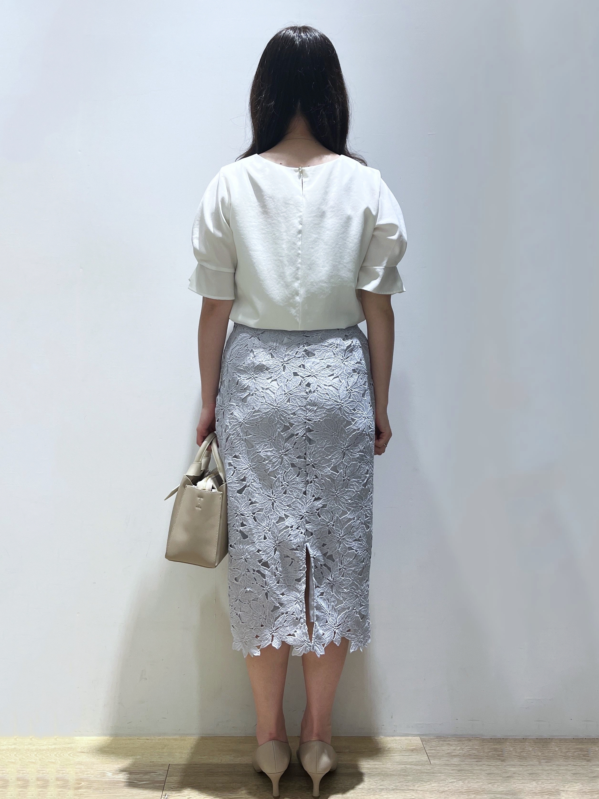 Mimさんの「index｜【接触冷感】タックパフスリーブブラウス《吸水速乾／防シワ／洗濯機OK／XS～3L／6col》」を使ったコーディネート