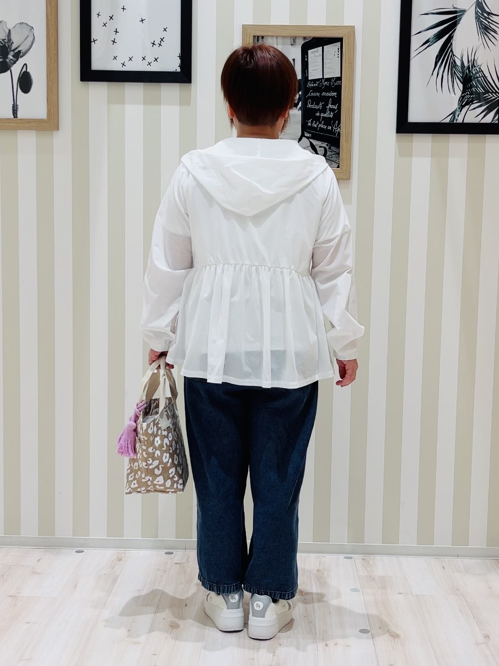 ma_miさんの「SHOO･LA･RUE｜【ひんやり/S-LL/体型カバー】ペプラムフリルとゴールドパーツが女性らしい UVパーカ」を使ったコーディネート