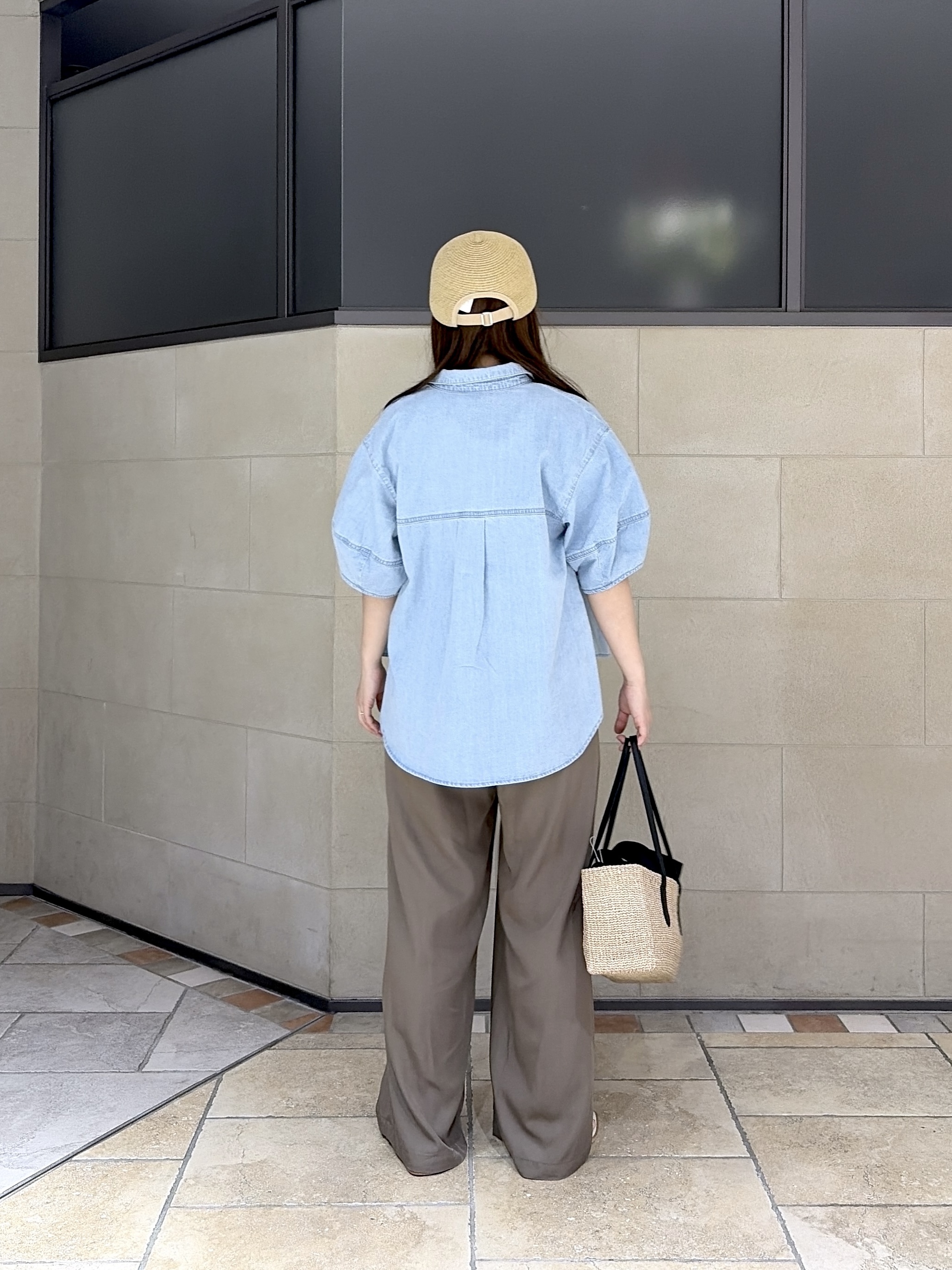 よねさんの「INDIVI｜フォルムスリーブデニムシャツ」を使ったコーディネート