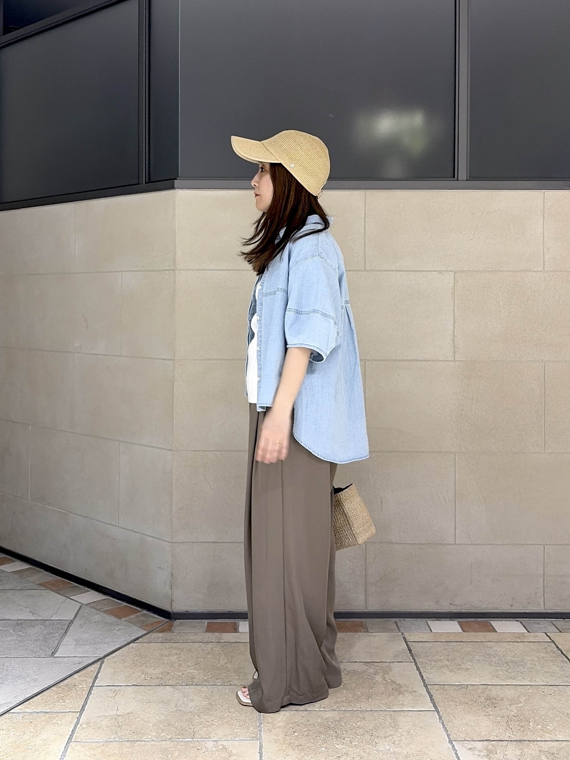 よねさんの「INDIVI｜フォルムスリーブデニムシャツ」を使ったコーディネート