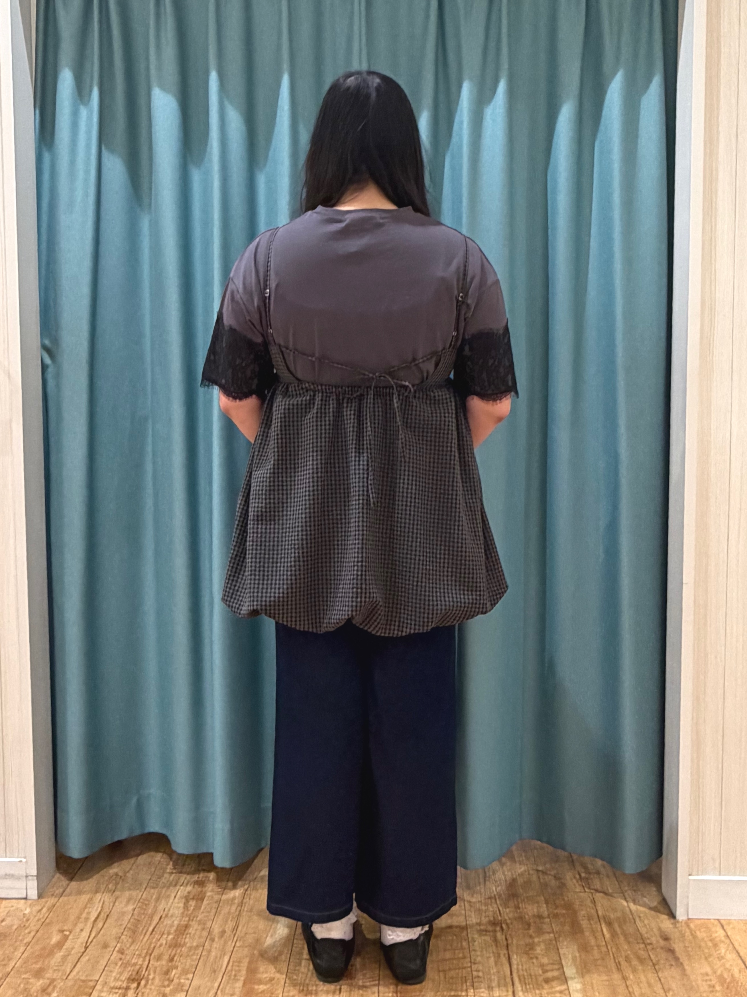 うりさんの「SHOO･LA･RUE｜【洗濯機可/体型カバー/S-LL】後ろ姿も抜かりない ギンガムチェック柄バルーンキャミチュニック」を使ったコーディネート
