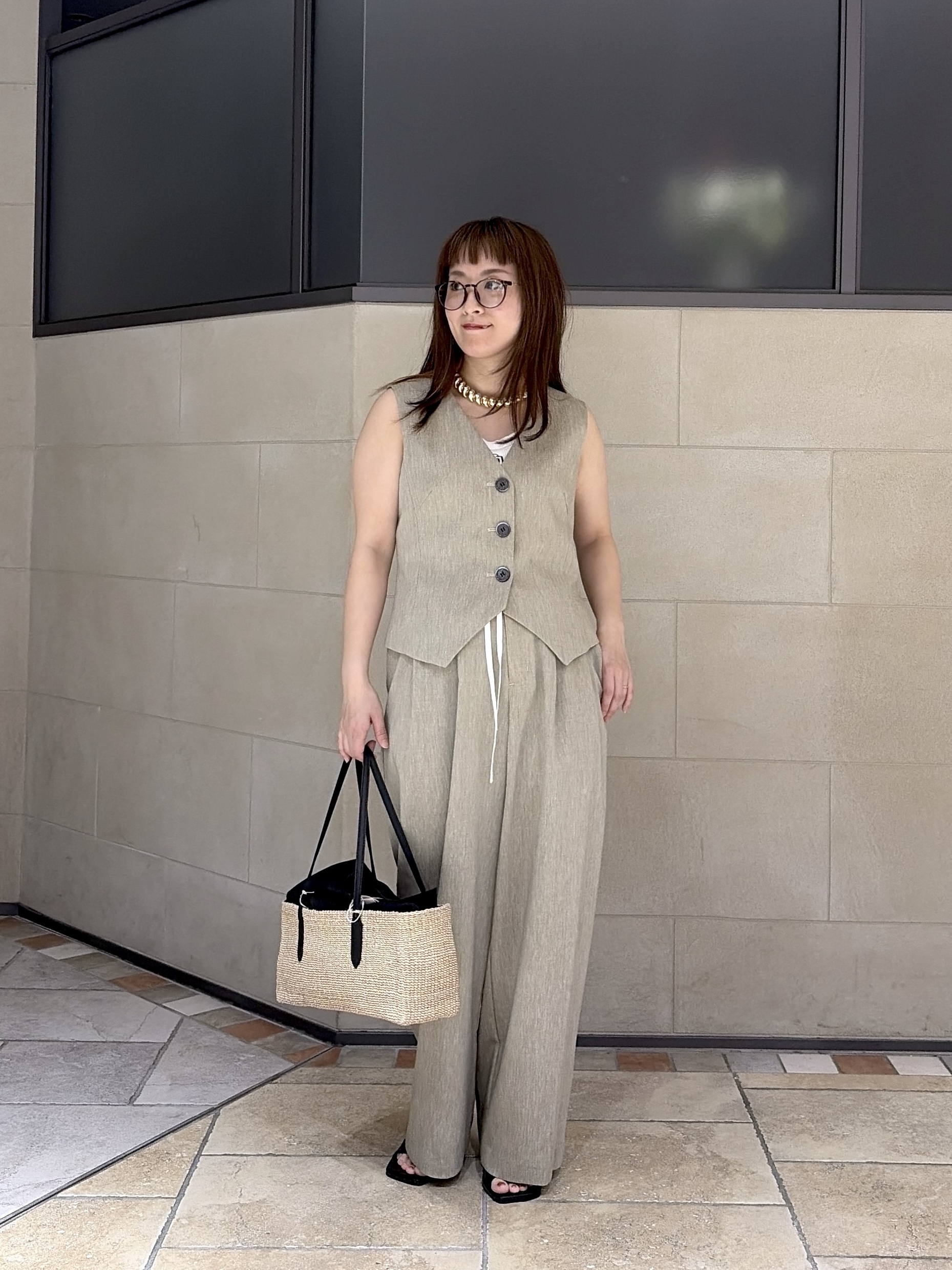 よねさんの「INDIVI｜リネンショートジレ」を使ったコーディネート