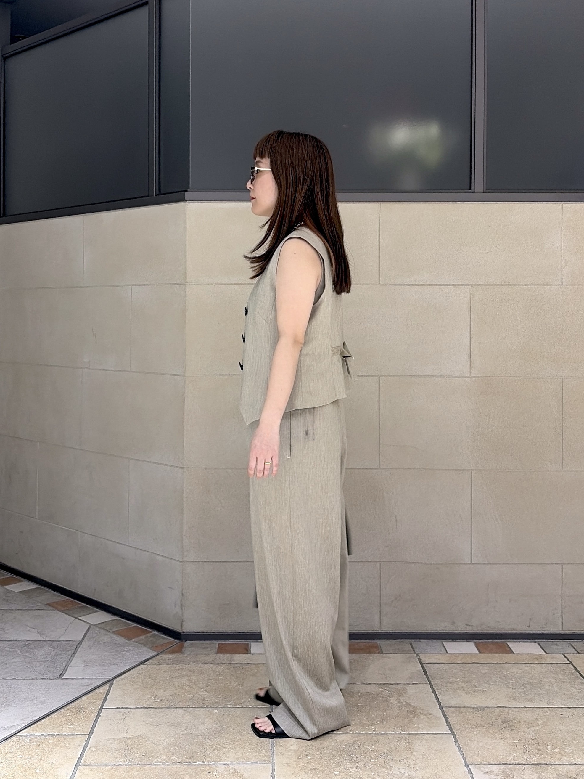 よねさんの「INDIVI｜リネンショートジレ」を使ったコーディネート