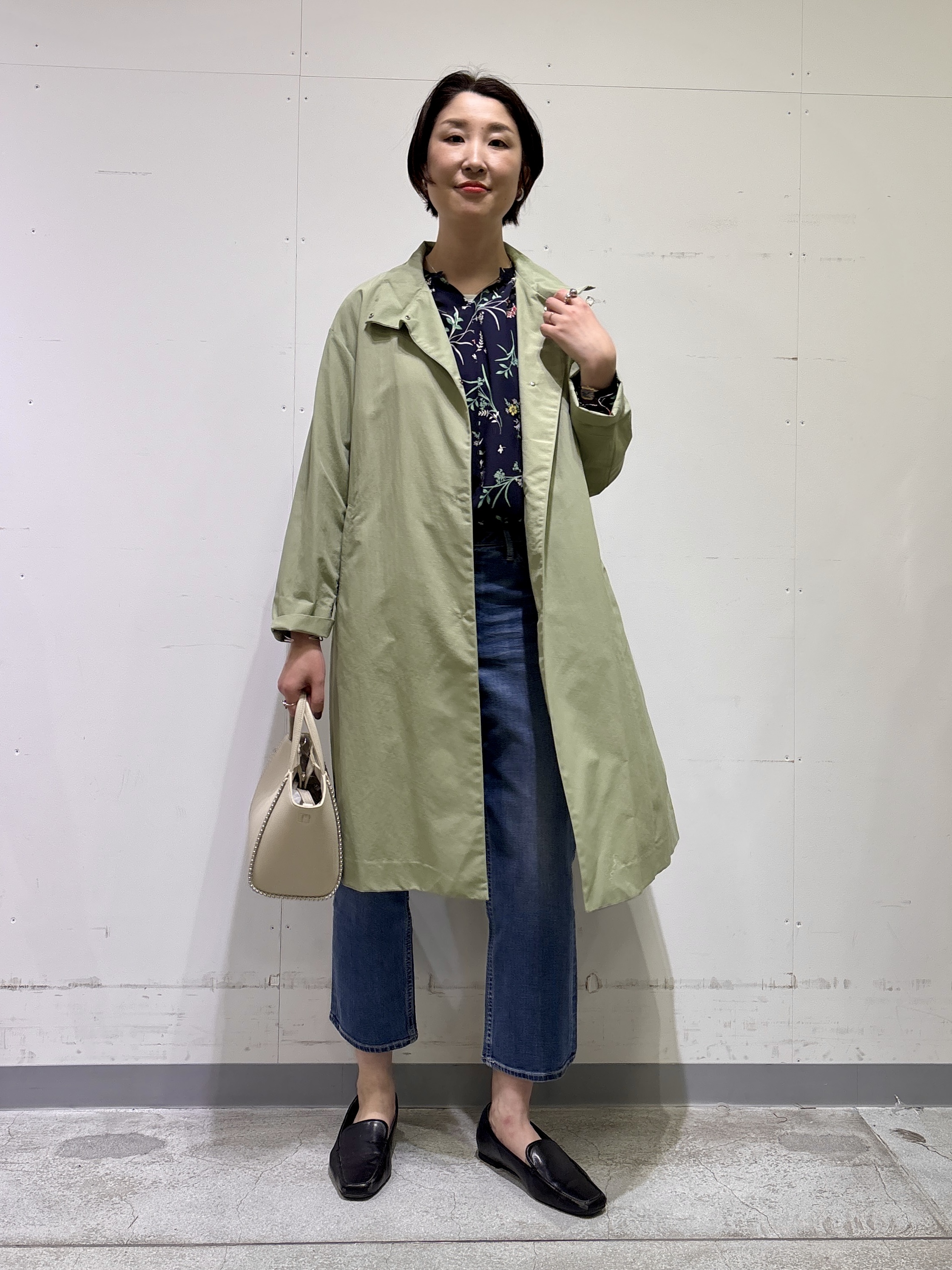 yuriさんの「INDIVI｜【SETUP可能】モダンフラワー柄キャンディスリーブブラウス」を使ったコーディネート