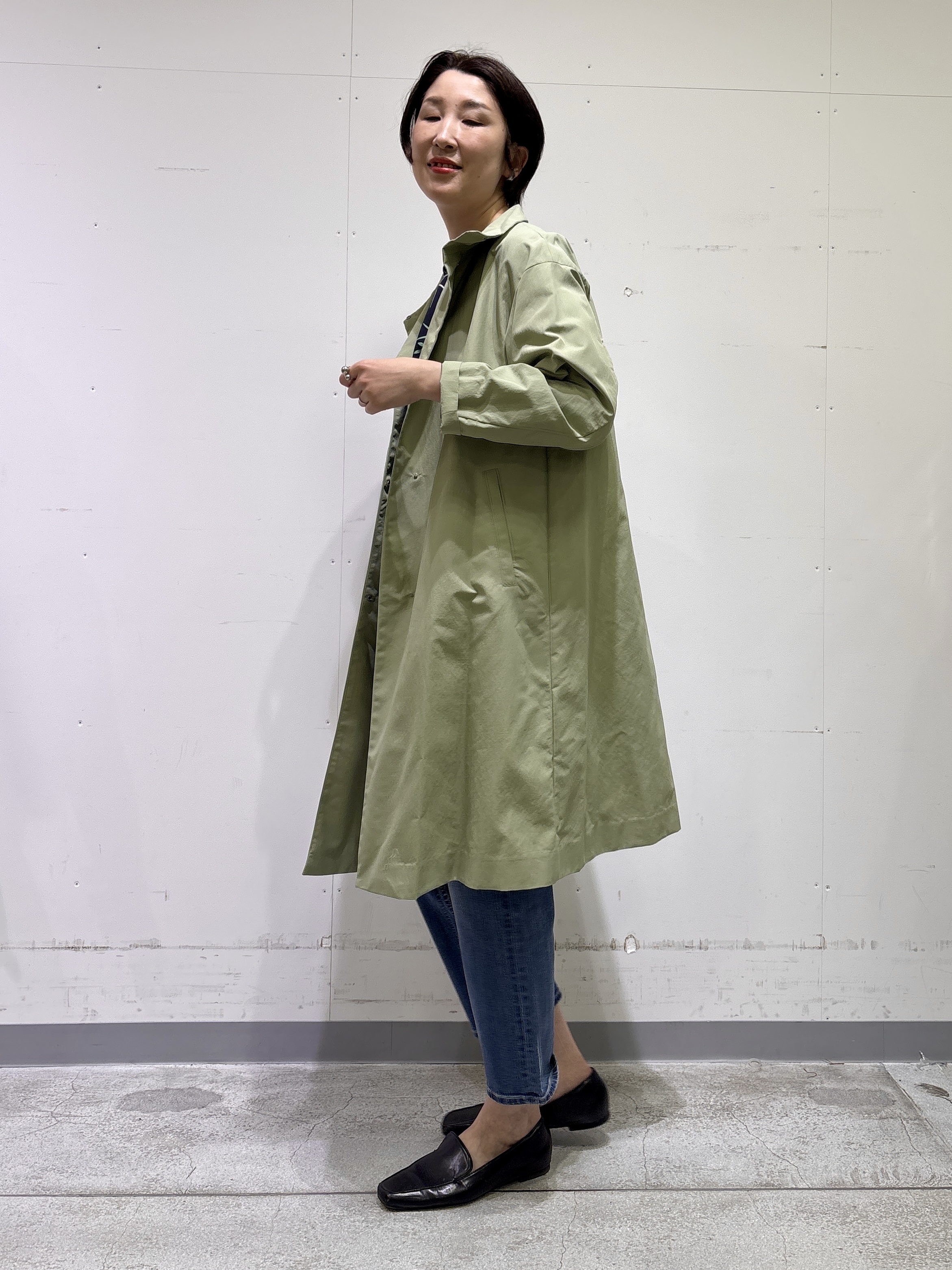 yuriさんの「INDIVI｜【SETUP可能】モダンフラワー柄キャンディスリーブブラウス」を使ったコーディネート