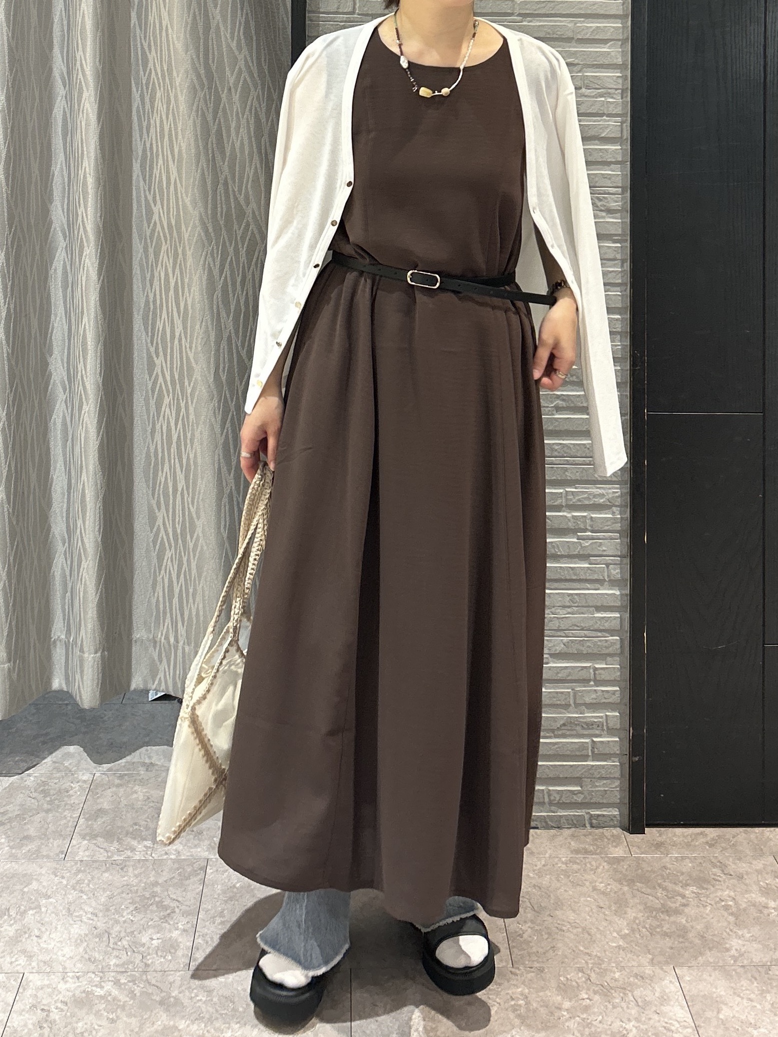 ga_riさんの「THE SHOP TK｜【ひんやり／防しわ／吸水速乾／UV】美しさを1日中キープ ノースリーブフレアワンピース」を使ったコーディネート