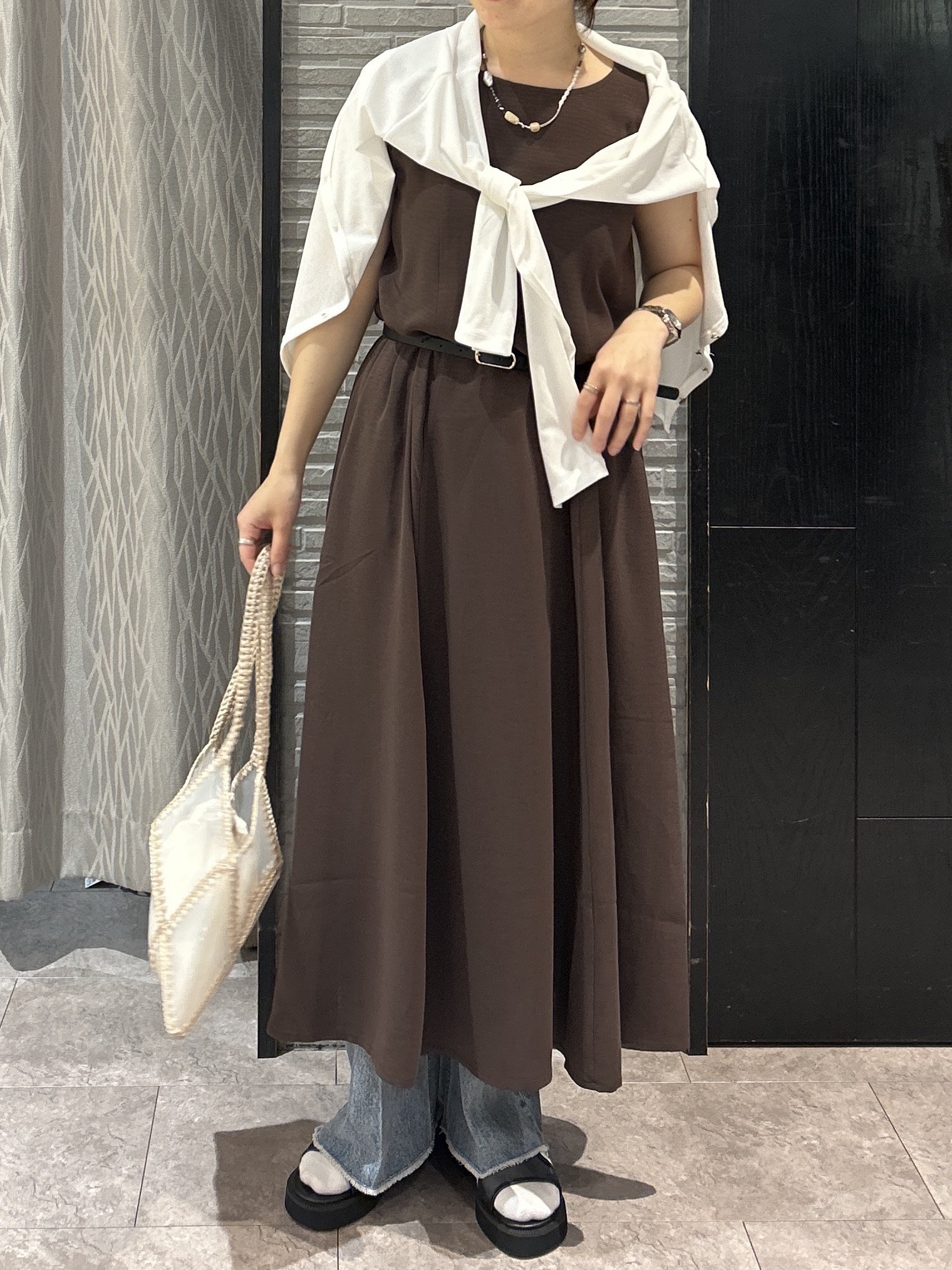 ga_riさんの「THE SHOP TK｜【ひんやり／防しわ／吸水速乾／UV】美しさを1日中キープ ノースリーブフレアワンピース」を使ったコーディネート