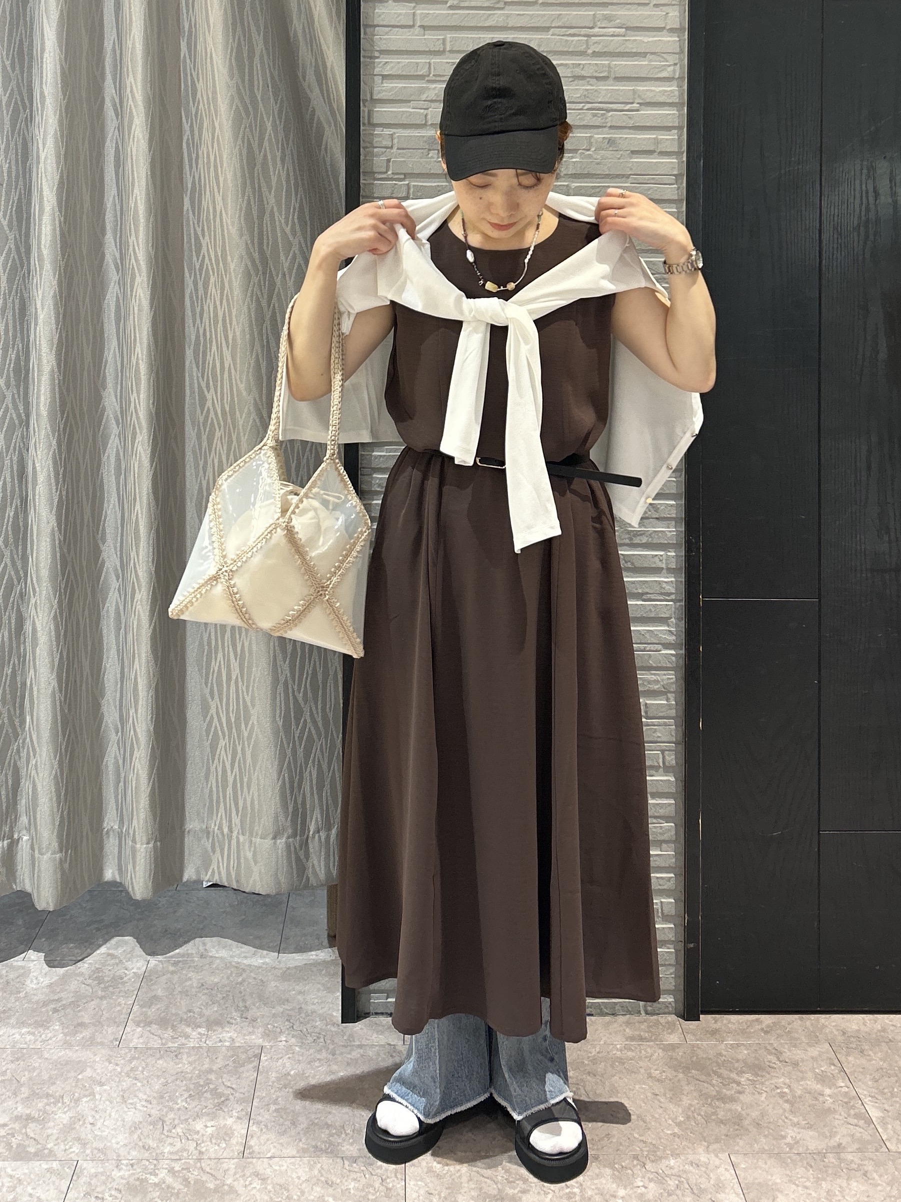 ga_riさんの「THE SHOP TK｜【ひんやり／防しわ／吸水速乾／UV】美しさを1日中キープ ノースリーブフレアワンピース」を使ったコーディネート
