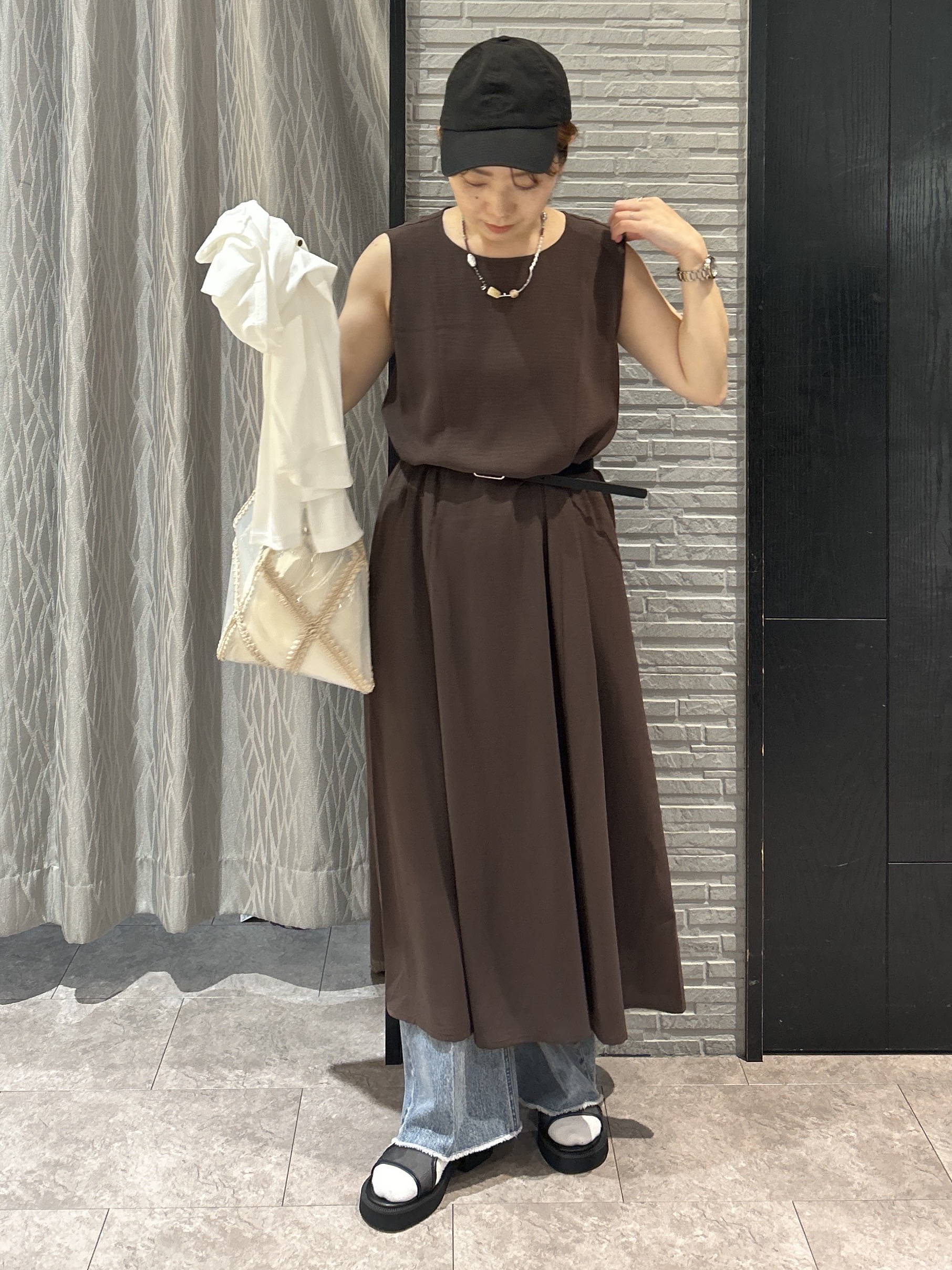 ga_riさんの「THE SHOP TK｜【ひんやり／防しわ／吸水速乾／UV】美しさを1日中キープ ノースリーブフレアワンピース」を使ったコーディネート