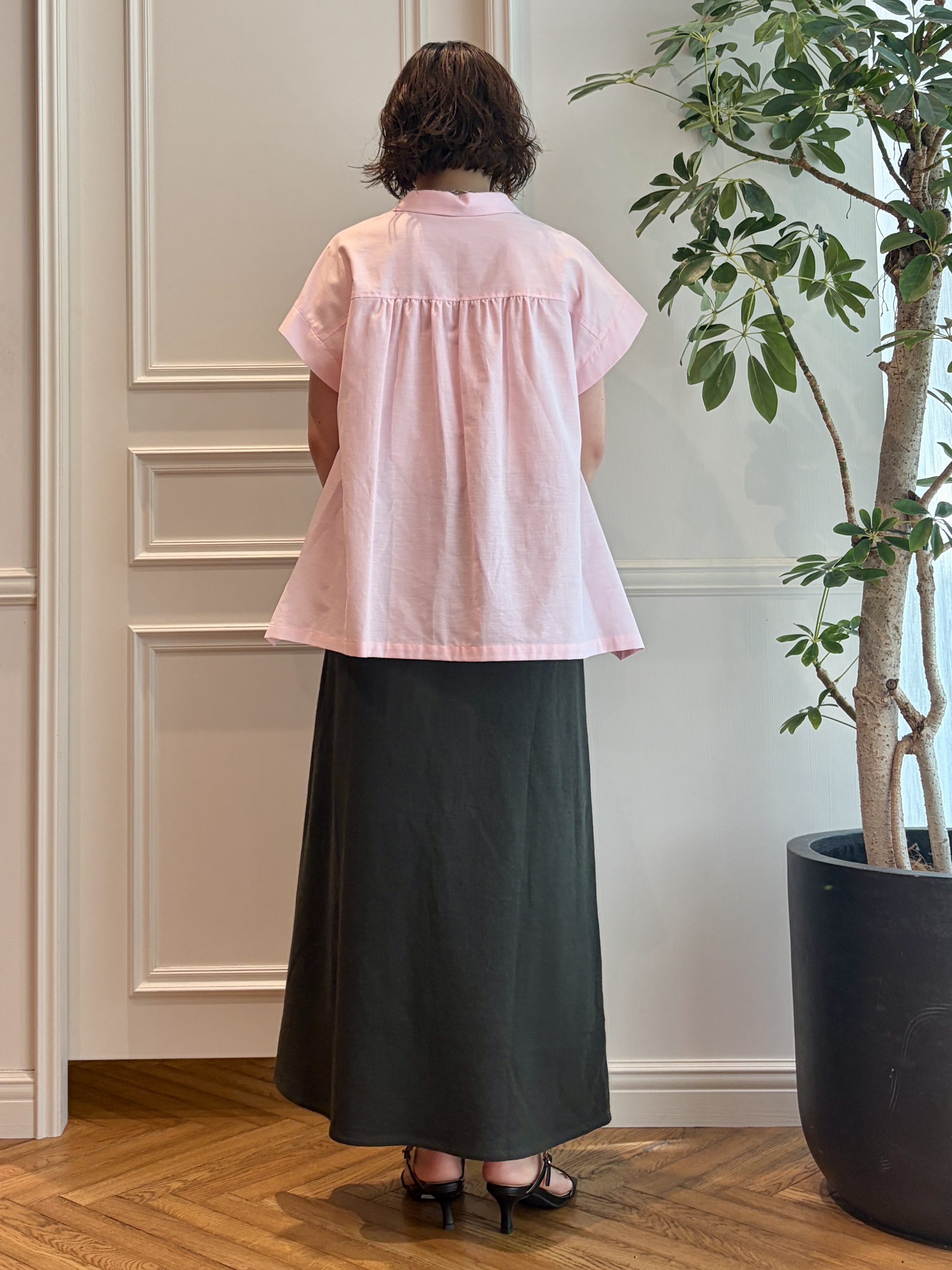 nakaoさんの「DRESSTERIOR｜【毎年人気/ウォッシャブル】バックフレアオックスシャツ」を使ったコーディネート