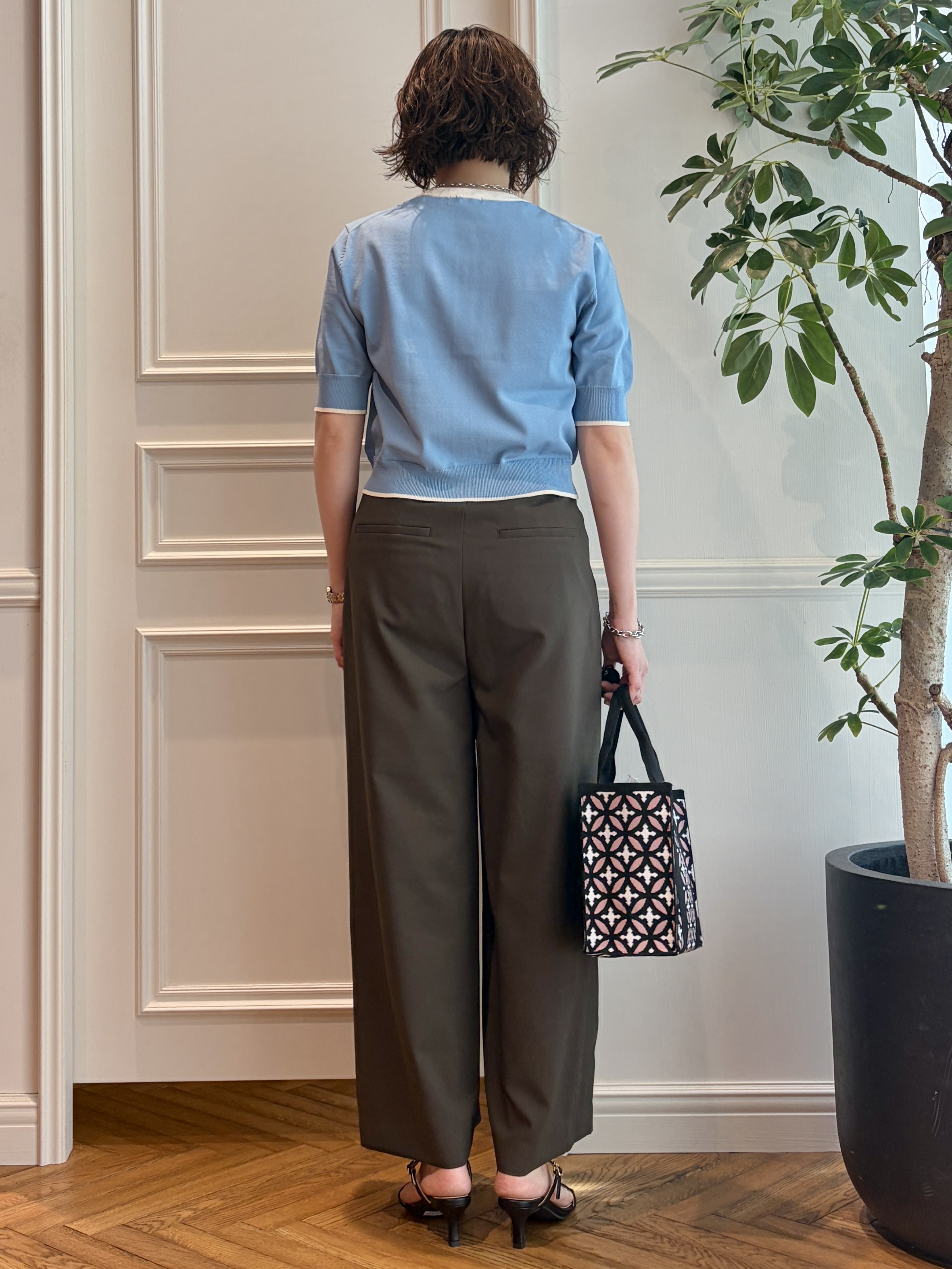 nakaoさんの「DRESSTERIOR｜オーバーラップスモールニットトート」を使ったコーディネート