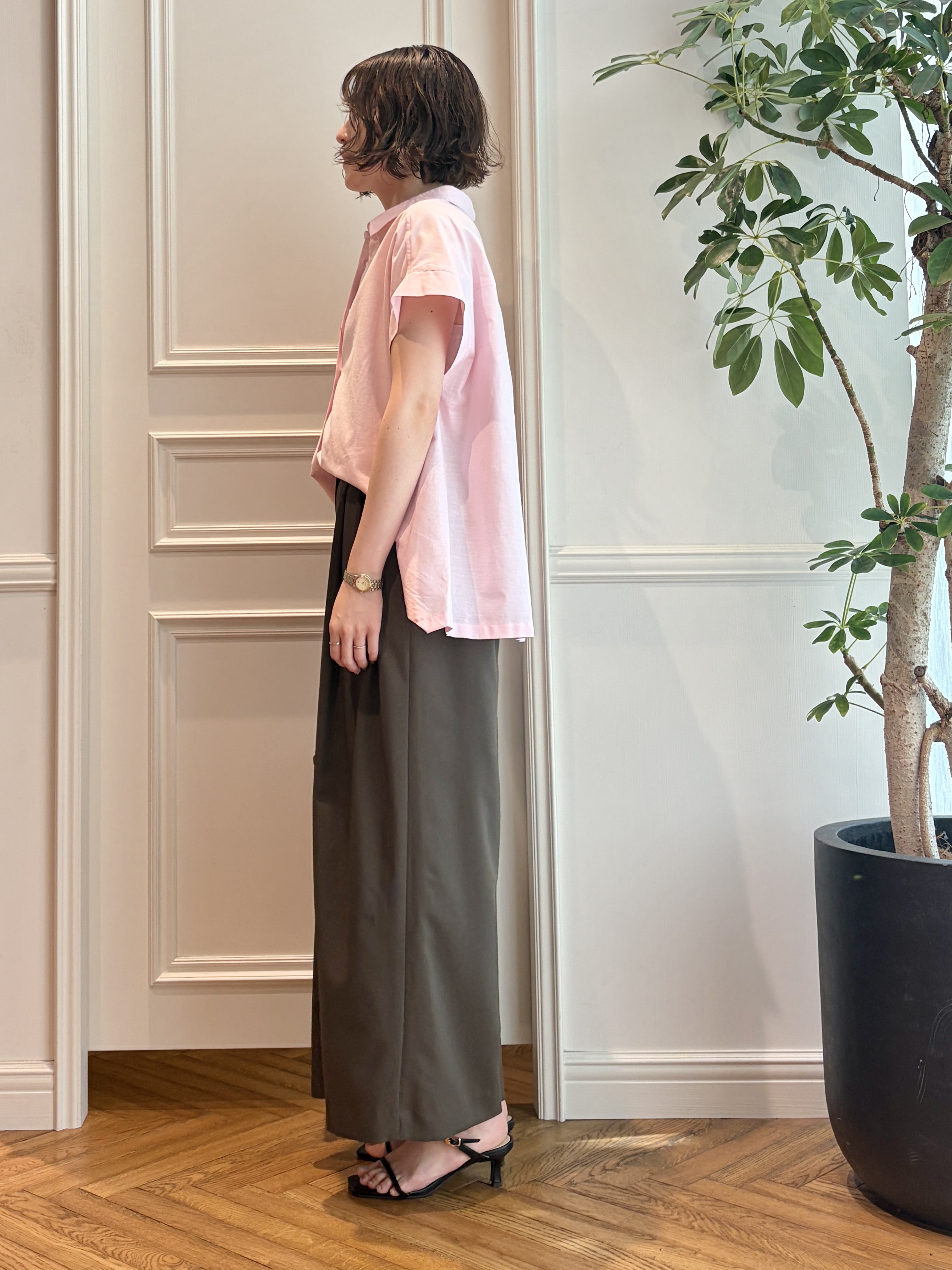 nakaoさんの「DRESSTERIOR｜【毎年人気/ウォッシャブル】バックフレアオックスシャツ」を使ったコーディネート