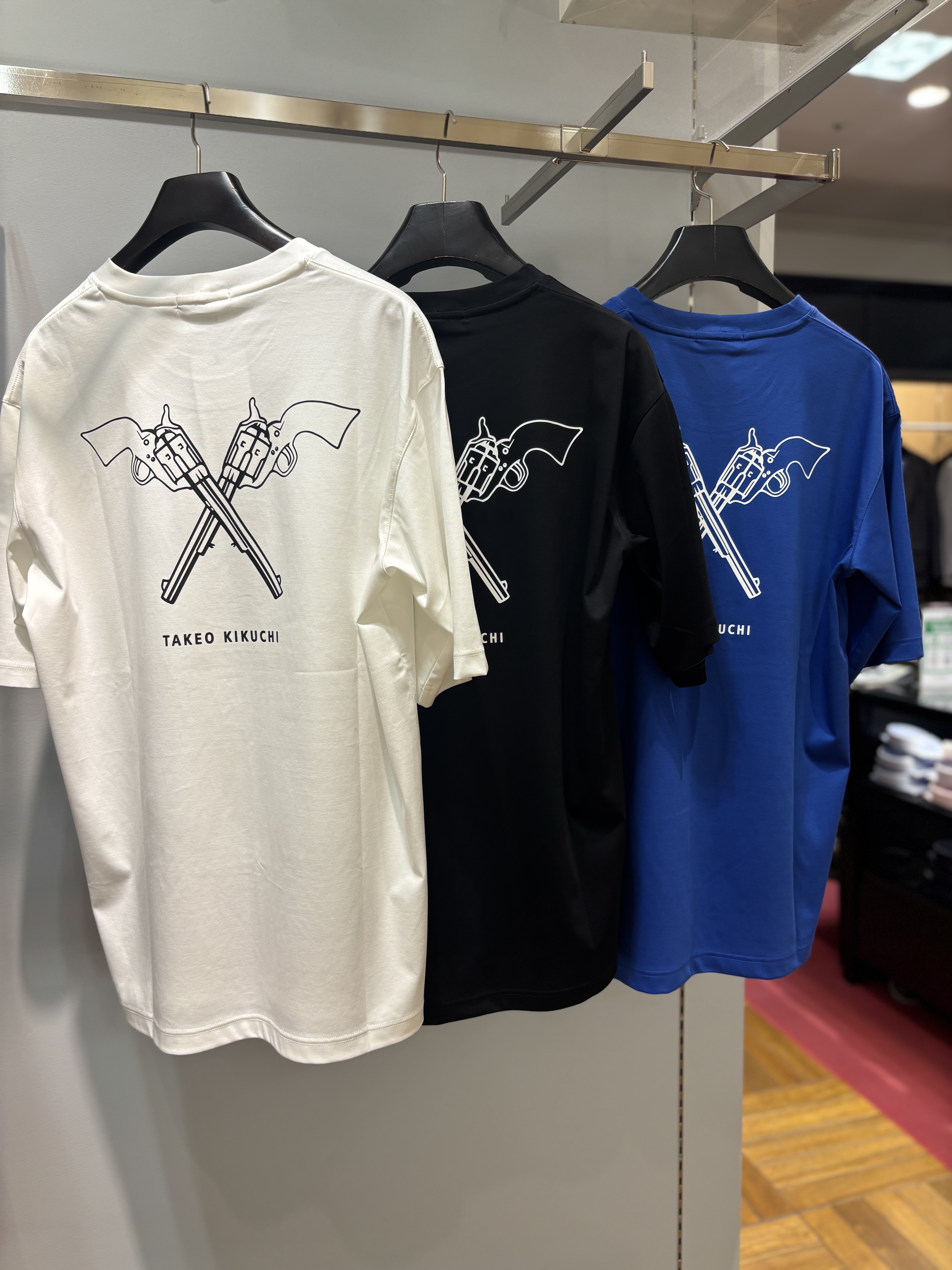 ヒナさんの「TAKEO KIKUCHI｜【BOWLER HAT LABEL】アイスクリアコットン バッククロスピストル 半袖Tシャツ」を使ったコーディネート