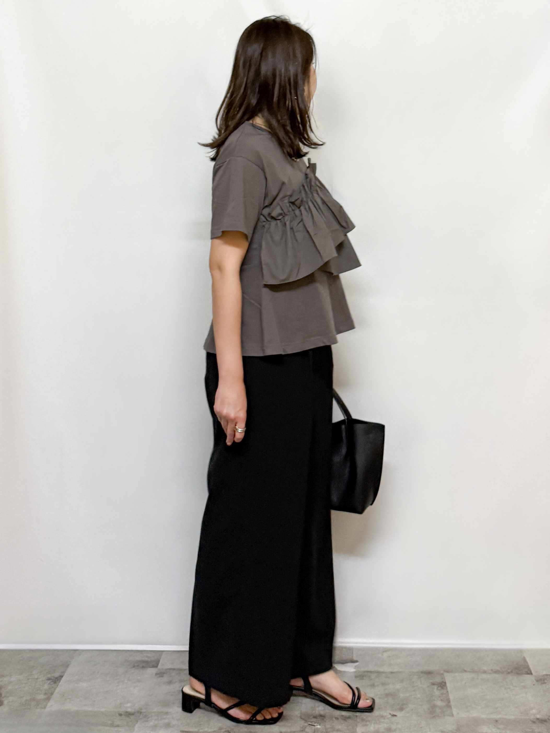 yuka.aさんの「OPAQUE.CLIP｜【接触冷感】アシメフリルドッキングカットソー《洗濯機OK》」を使ったコーディネート