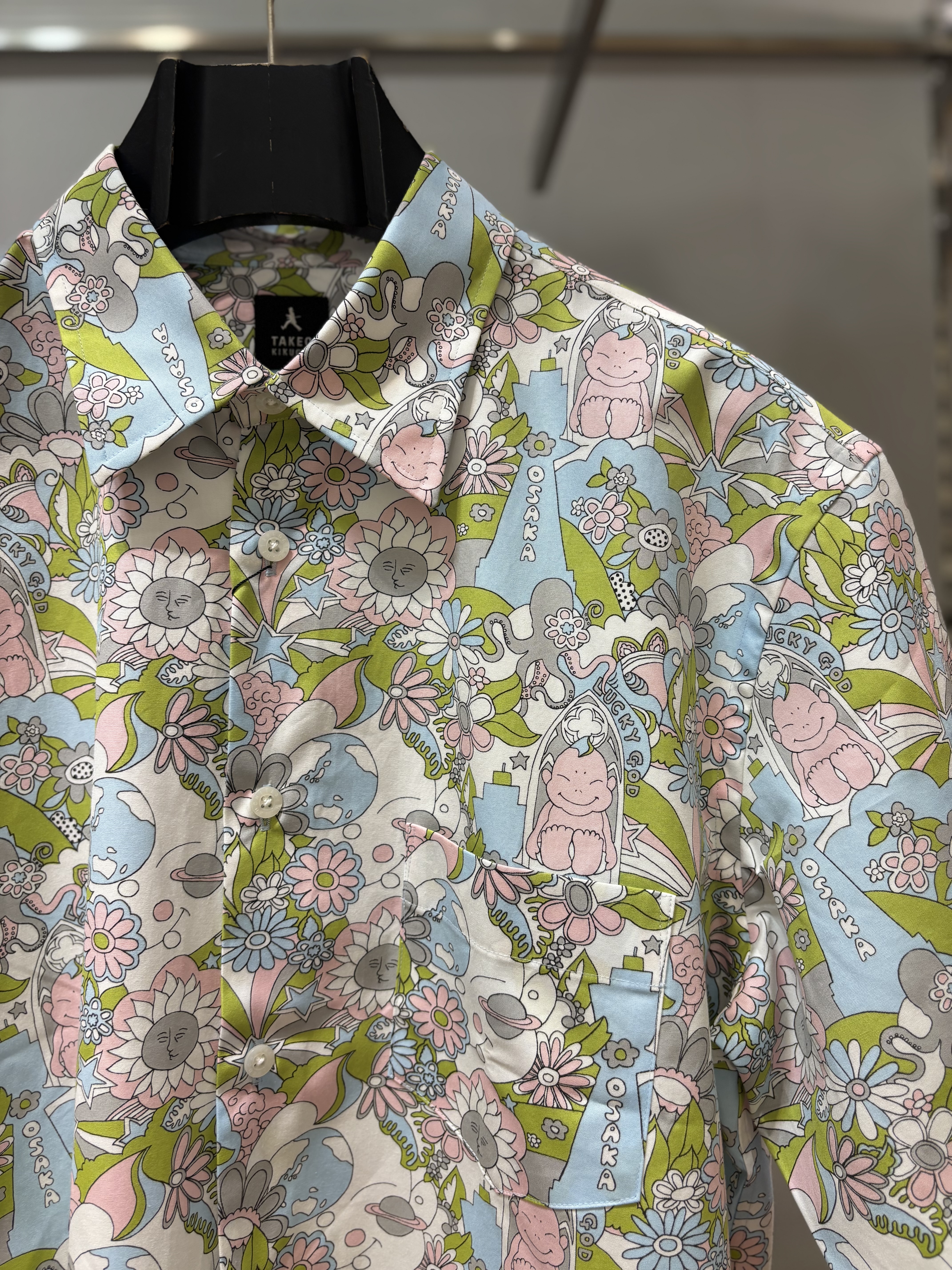 ヒナさんの「TAKEO KIKUCHI｜【BOWLER HAT LABEL】ビリケンさんプリント 半袖シャツ」を使ったコーディネート
