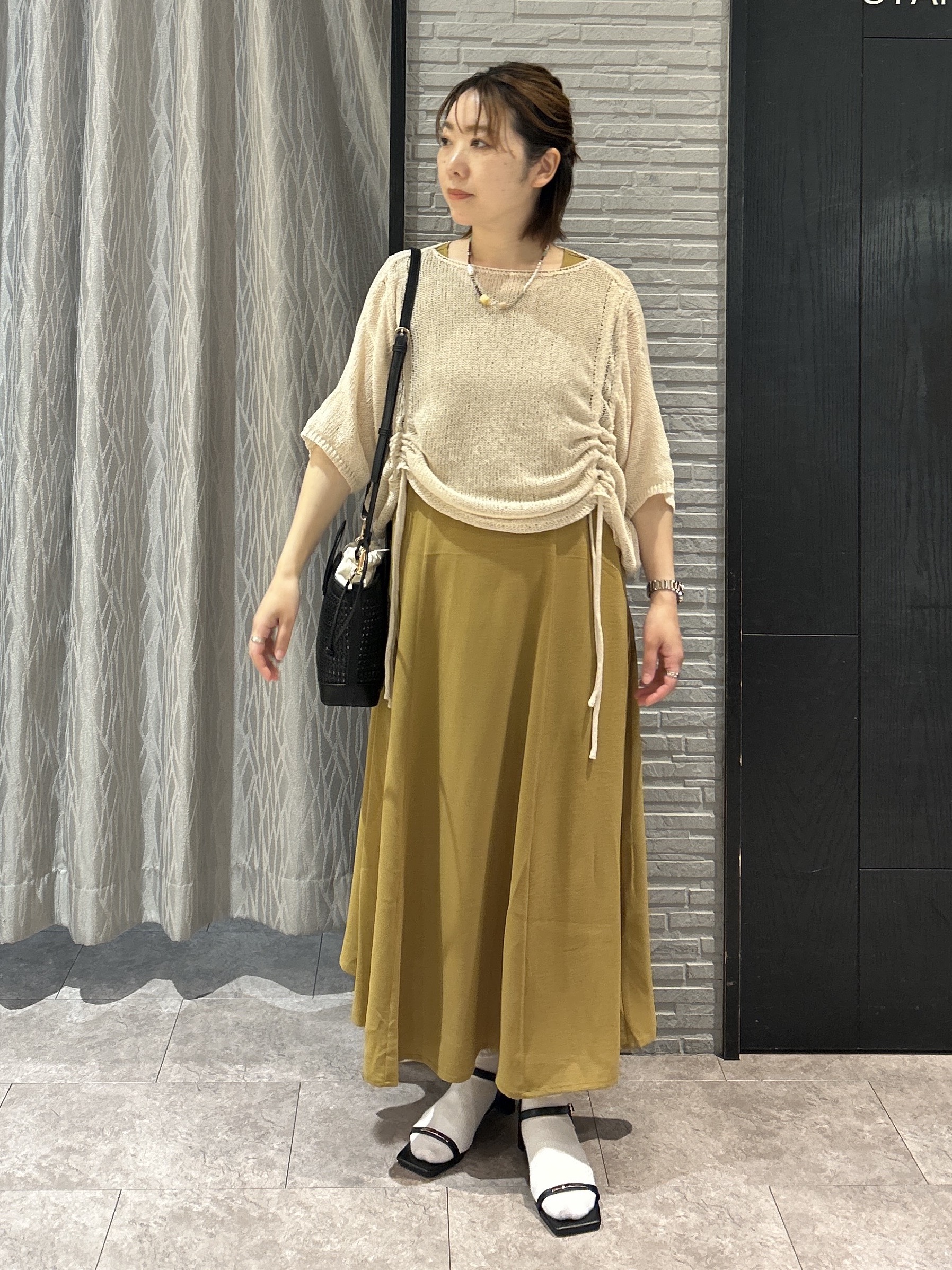 ga_riさんの「THE SHOP TK｜軽やかなレイヤードスタイルに ドロストメッシュニット」を使ったコーディネート