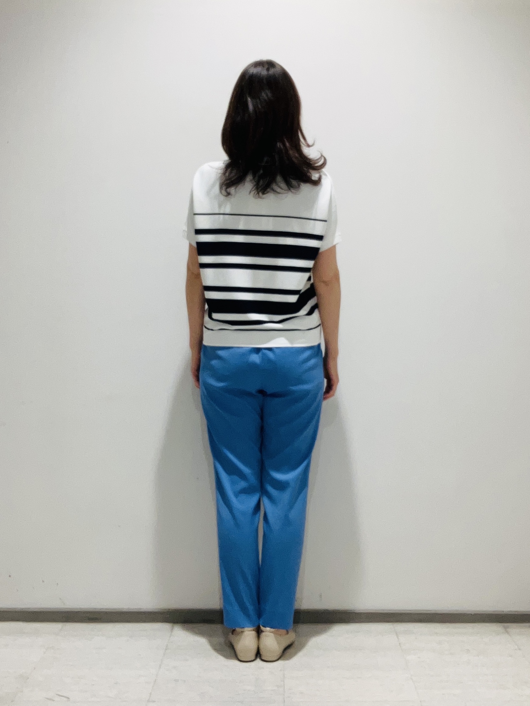 fujiさんの「INDIVI｜【洗える】ガーター編みVネックニットT」を使ったコーディネート