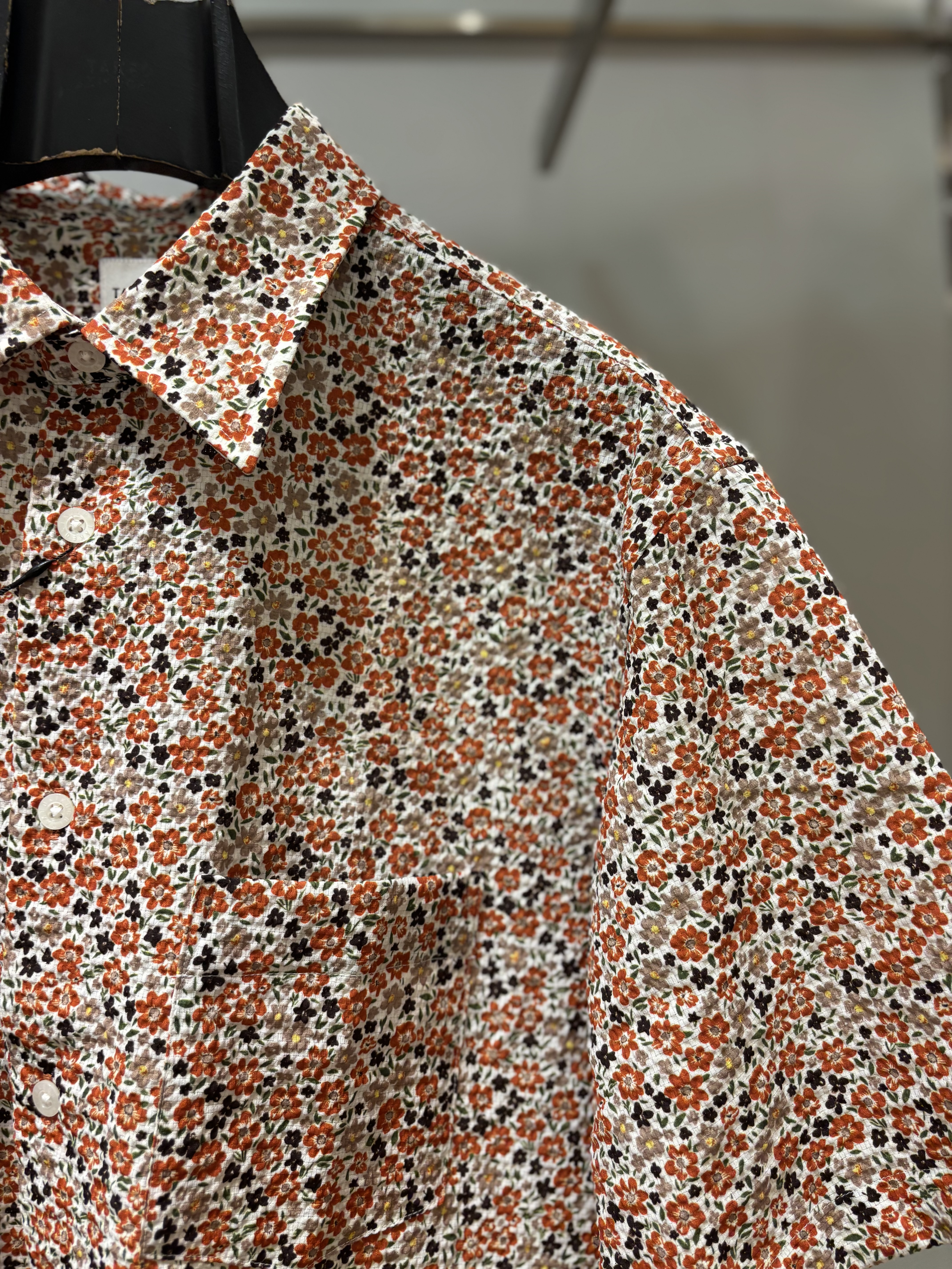 ヒナさんの「TAKEO KIKUCHI｜リップル小花シャツ」を使ったコーディネート