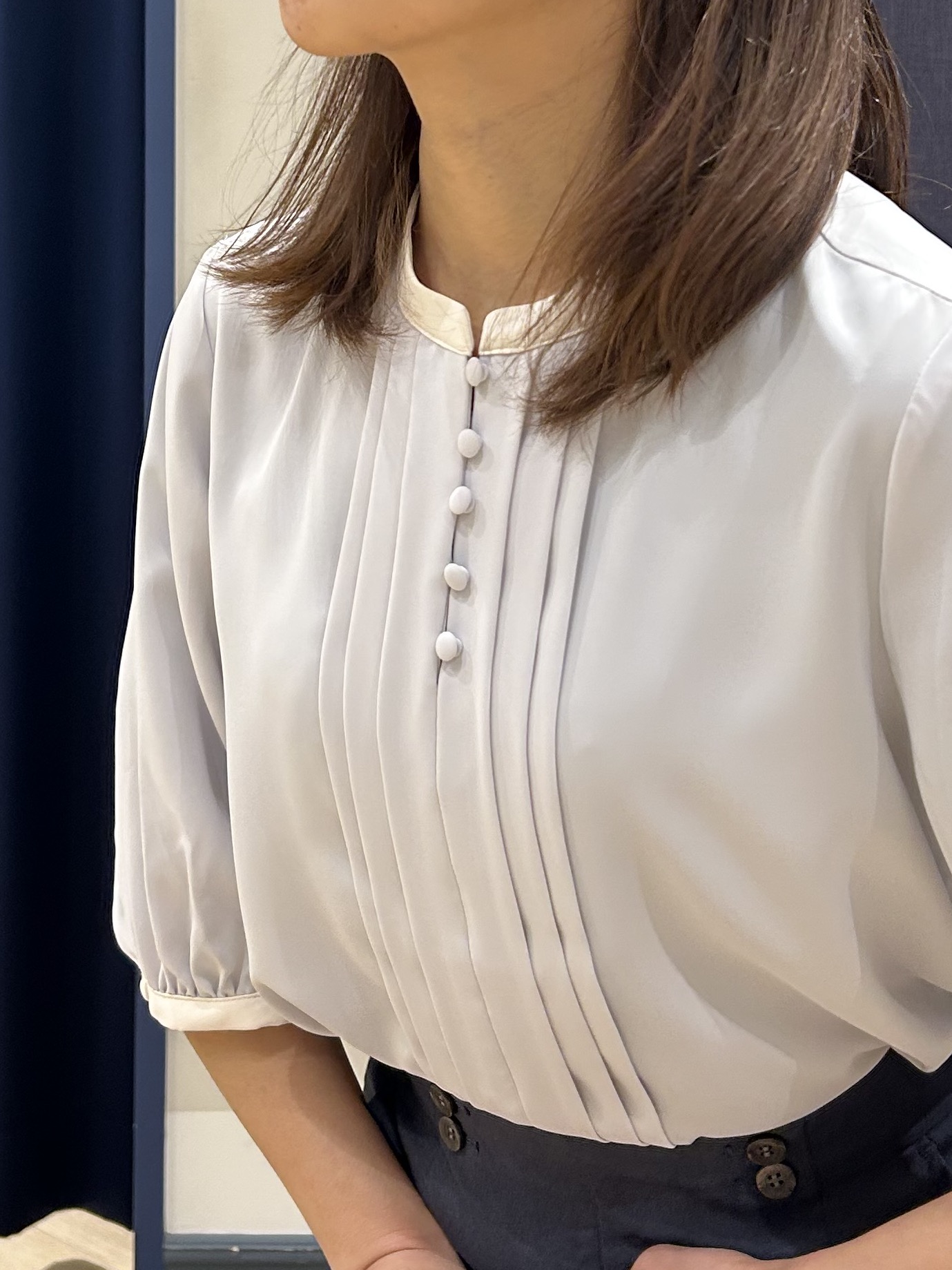 Orikaさんの「grove｜【二の腕カバー・お仕事】フロントタック配色ブラウス」を使ったコーディネート