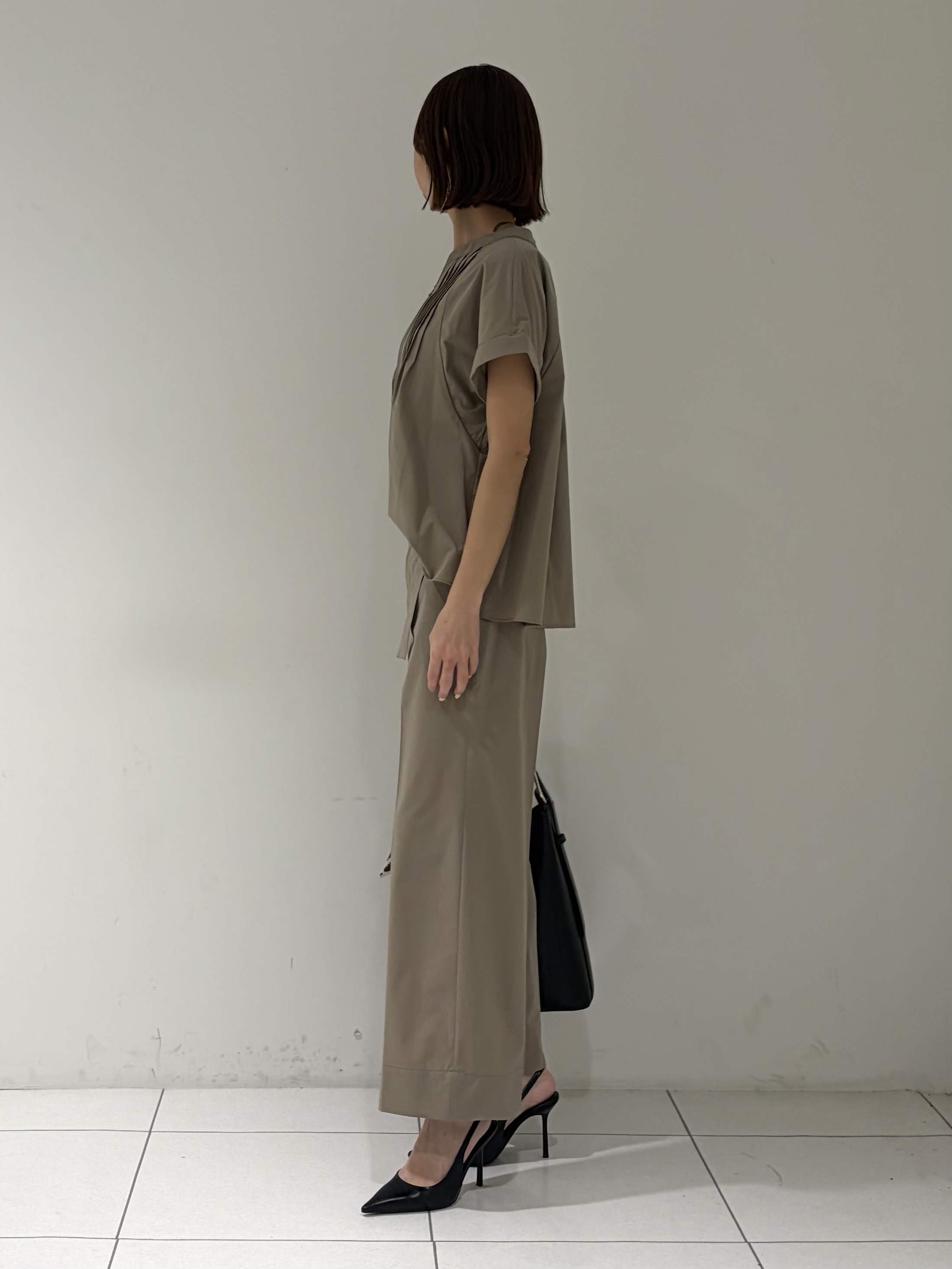 shioriさんの「INDIVI｜【撥水／UVケア／SETUP可能】軽量タックスキッパーブラウス」を使ったコーディネート