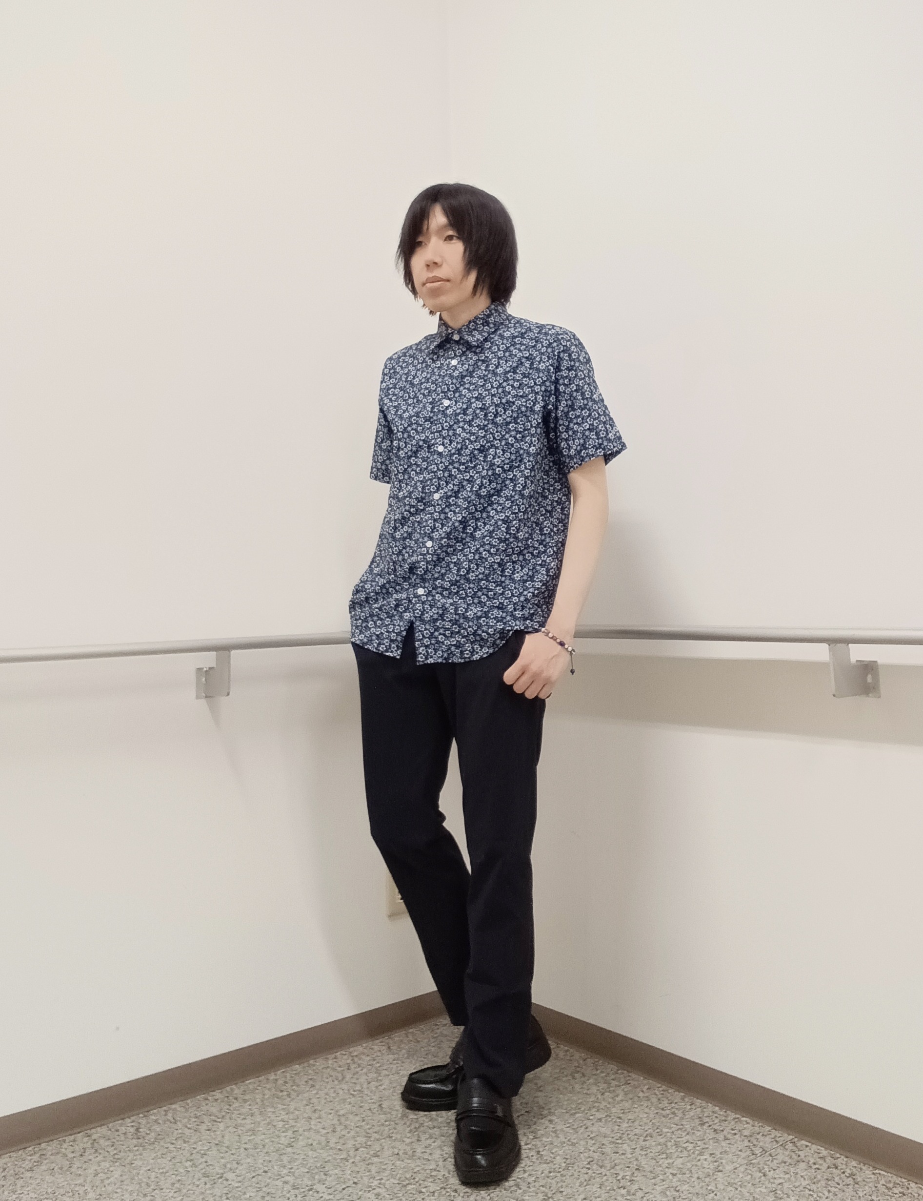 moritaさんの「TAKEO KIKUCHI｜リップル小花シャツ」を使ったコーディネート