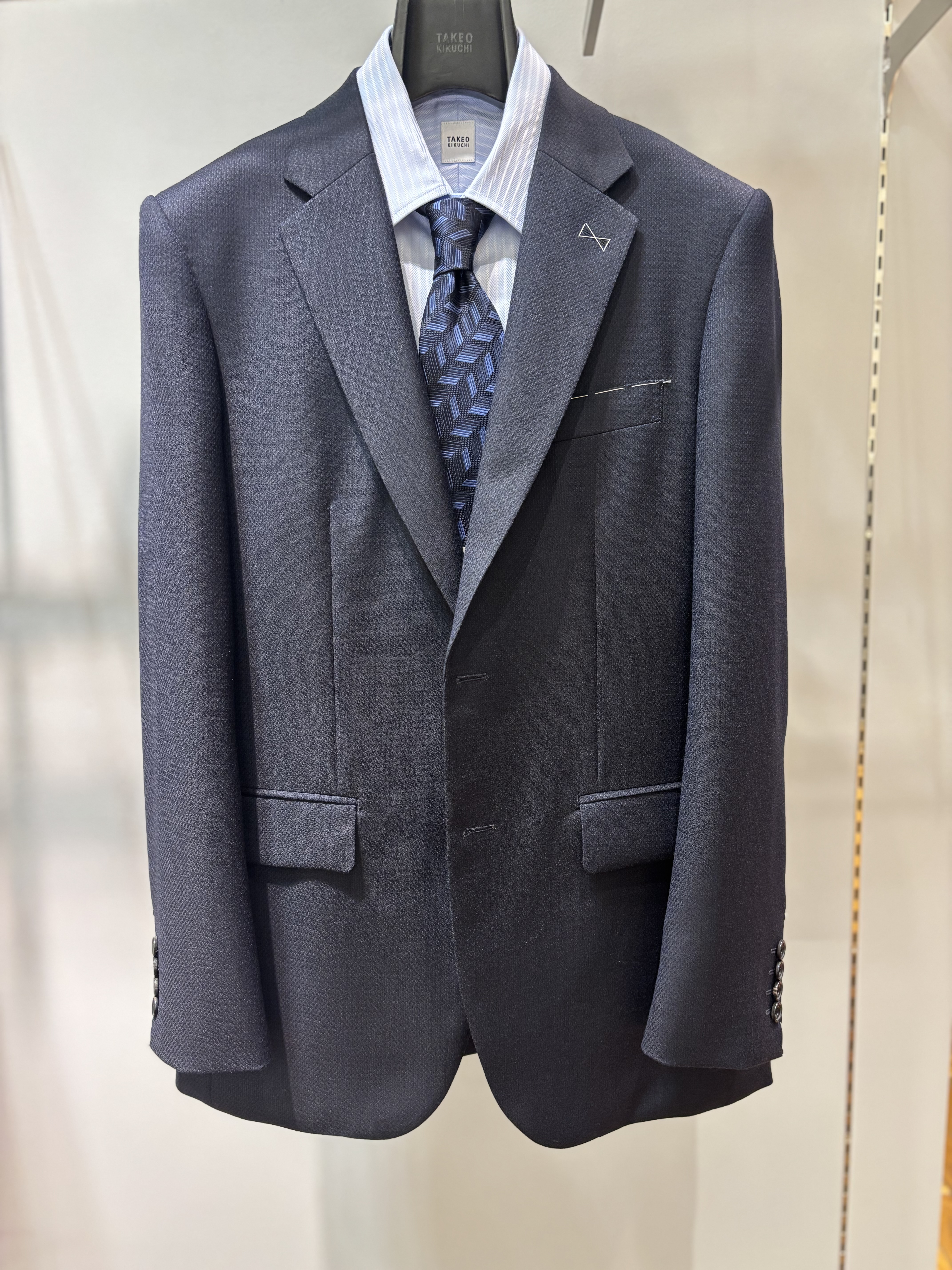 ヒナさんの「TAKEO KIKUCHI｜【Made in JAPAN】立菱（たてびし）スーツ」を使ったコーディネート