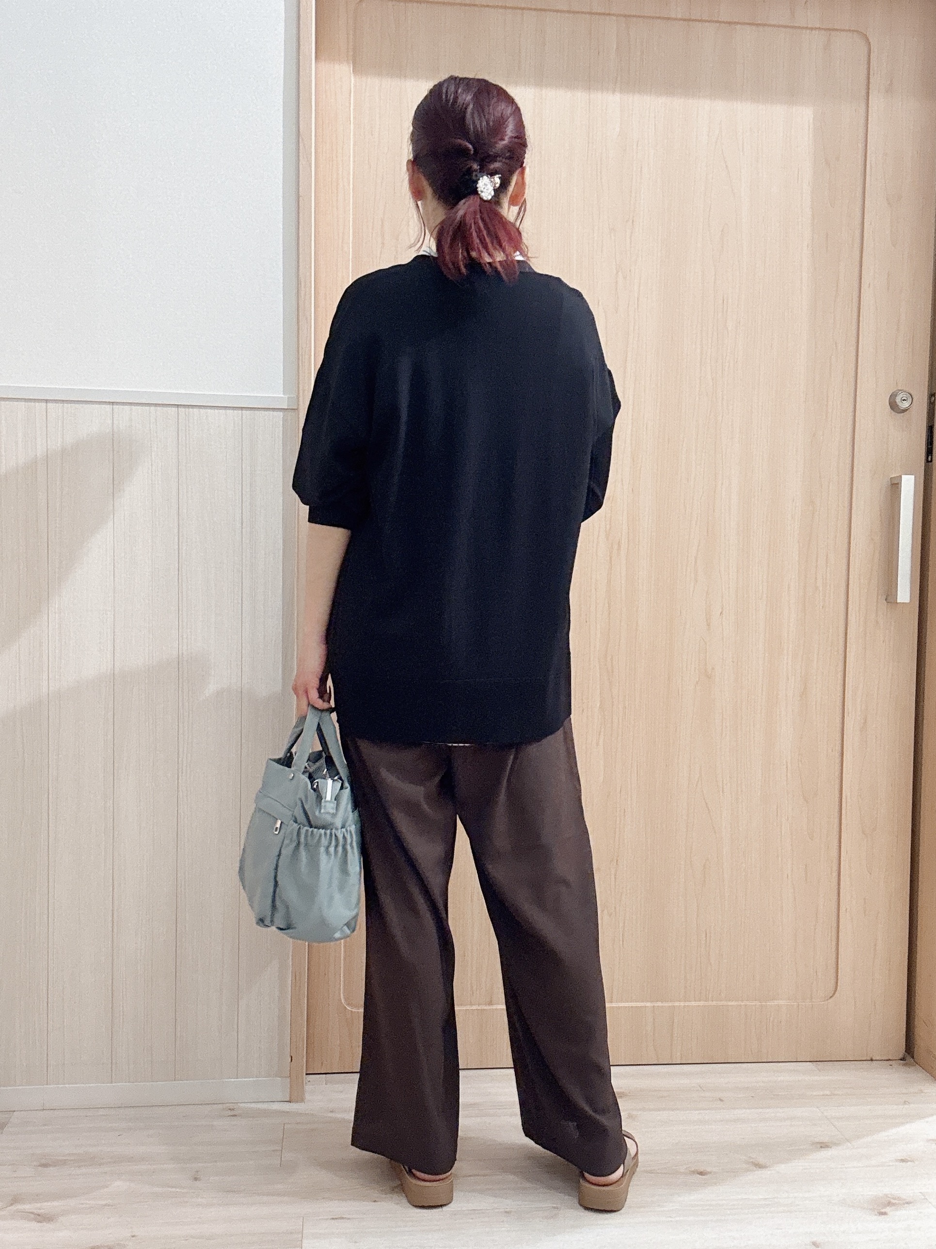 モカさんの「SHOO･LA･RUE｜【洗濯機可/ひんやり/UV】さらっとしたタッチが心地よい ミドルカーディガン」を使ったコーディネート