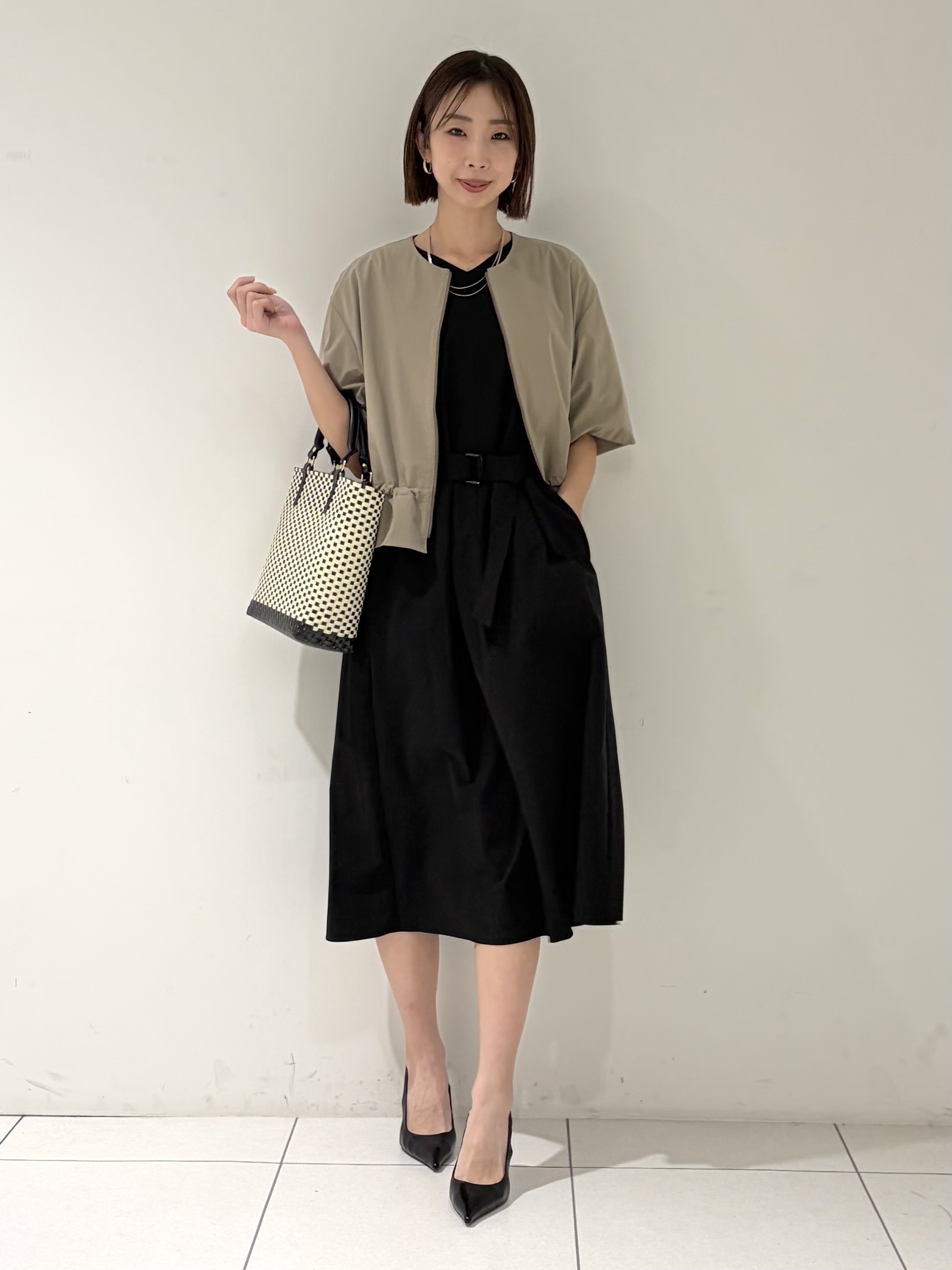shioriさんの「INDIVI｜【撥水／UVケア／SETUP可能】軽量ベルト付きAラインワンピース」を使ったコーディネート