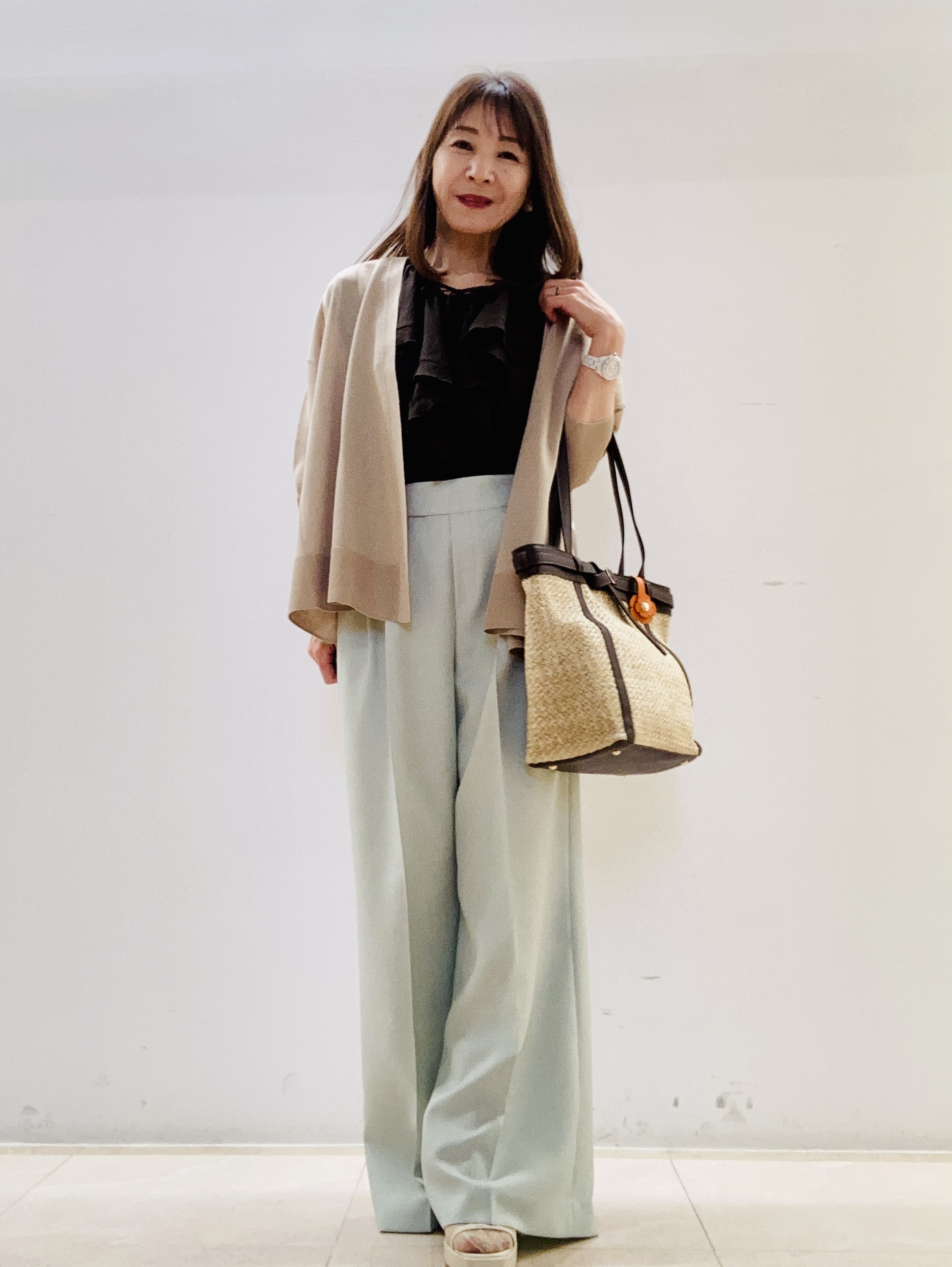 kurodaさんの「Reflect｜【通気性あり／涼しい／マシンウォッシャブル】フリルブラウス」を使ったコーディネート