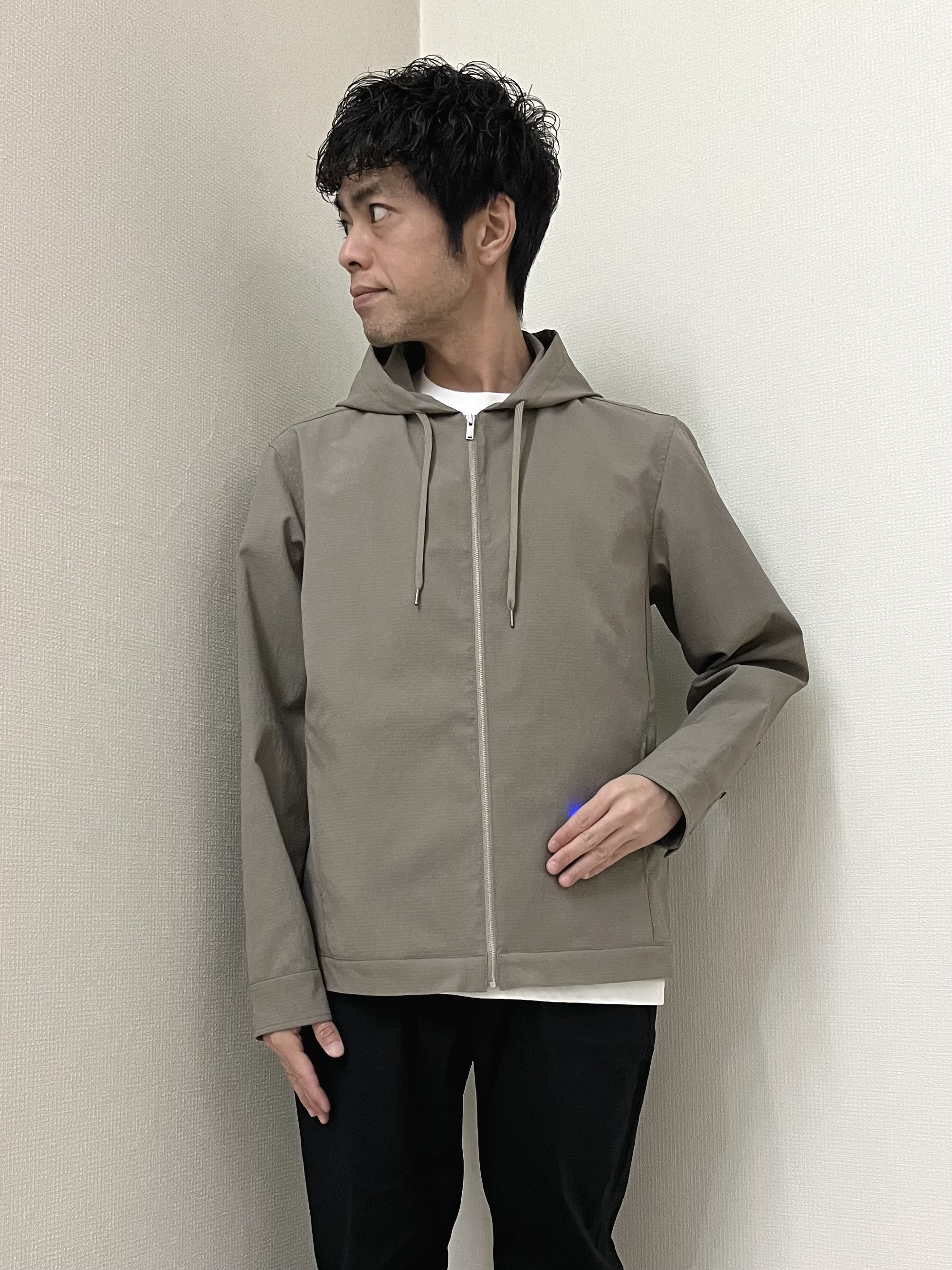 URAさんの「TAKEO KIKUCHI｜【撥水・洗える・シワになりにくい】 リランチェ（R） フードブルゾン」を使ったコーディネート
