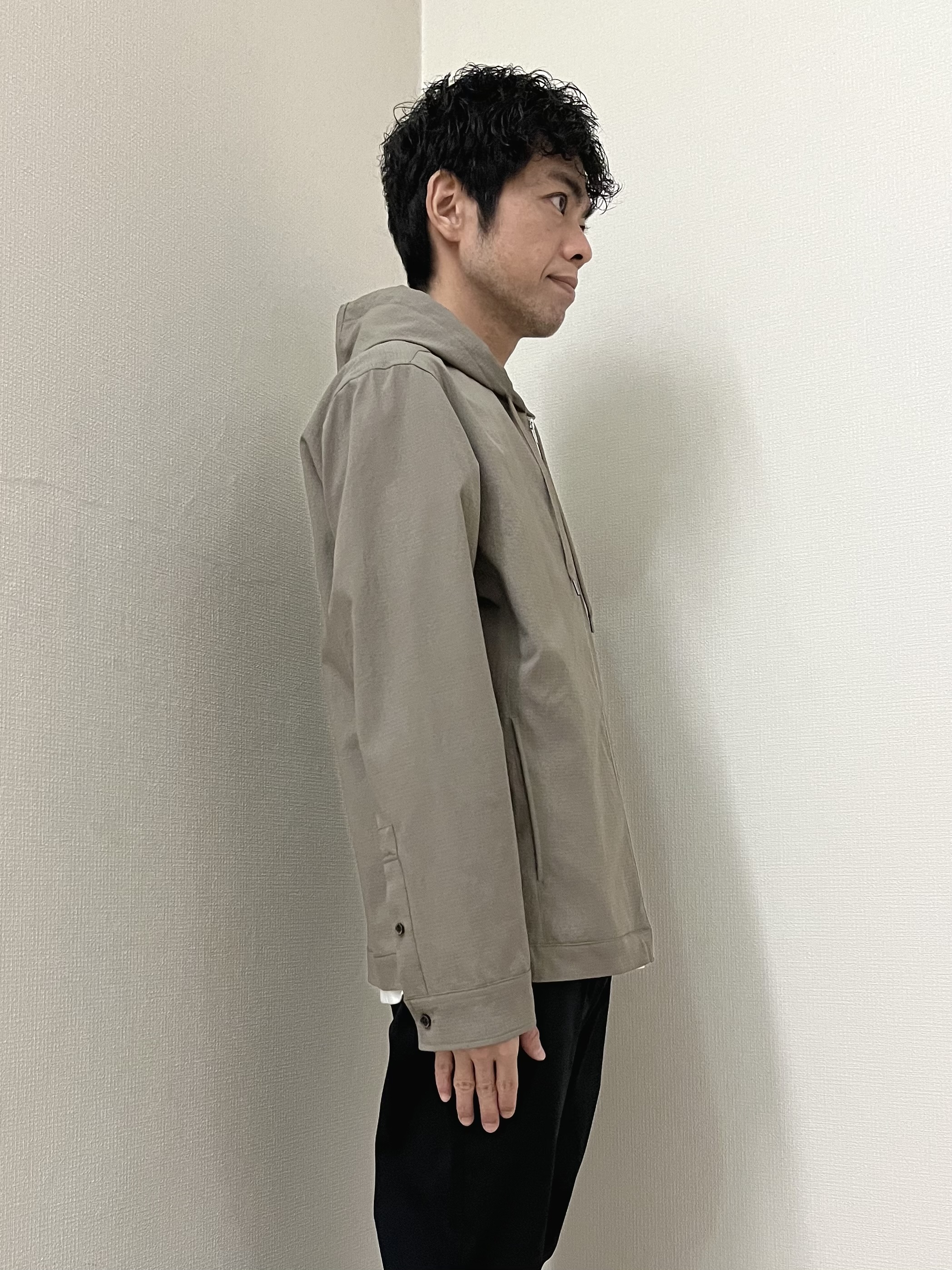 URAさんの「TAKEO KIKUCHI｜【撥水・洗える・シワになりにくい】 リランチェ（R） フードブルゾン」を使ったコーディネート