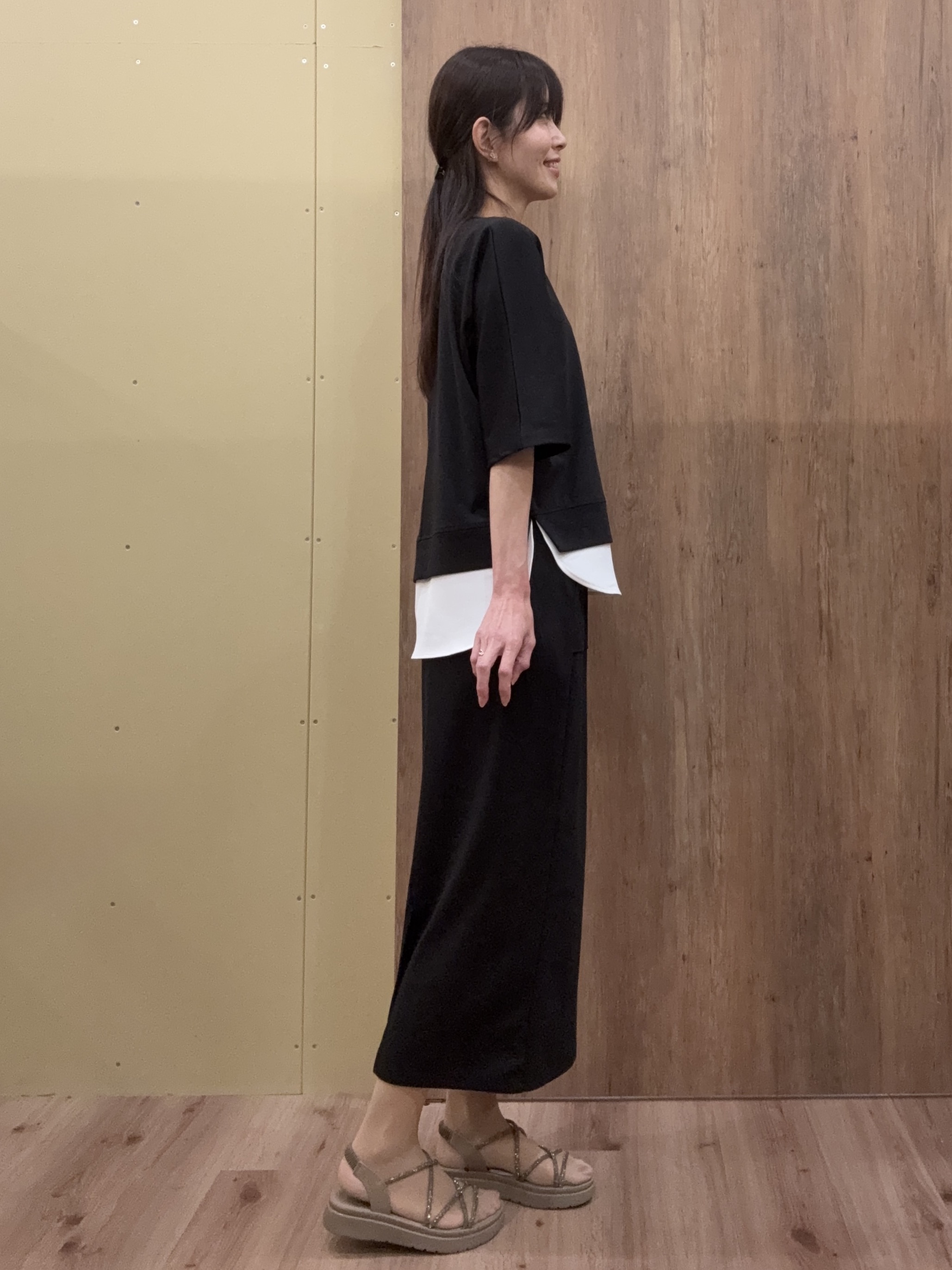 Ayakoさんの「grove｜【時短コーデ】シルキーポンチレイヤード風セットアップ」を使ったコーディネート