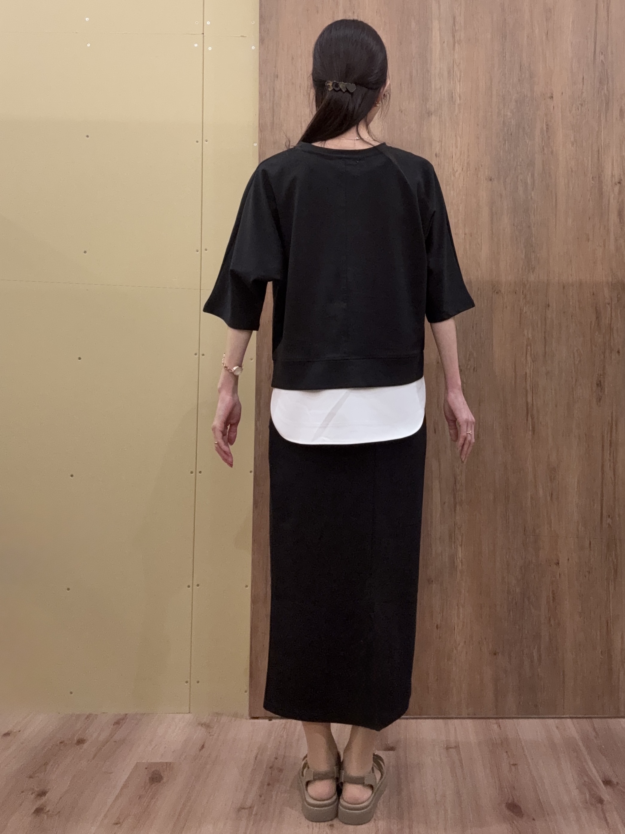 Ayakoさんの「grove｜【時短コーデ】シルキーポンチレイヤード風セットアップ」を使ったコーディネート