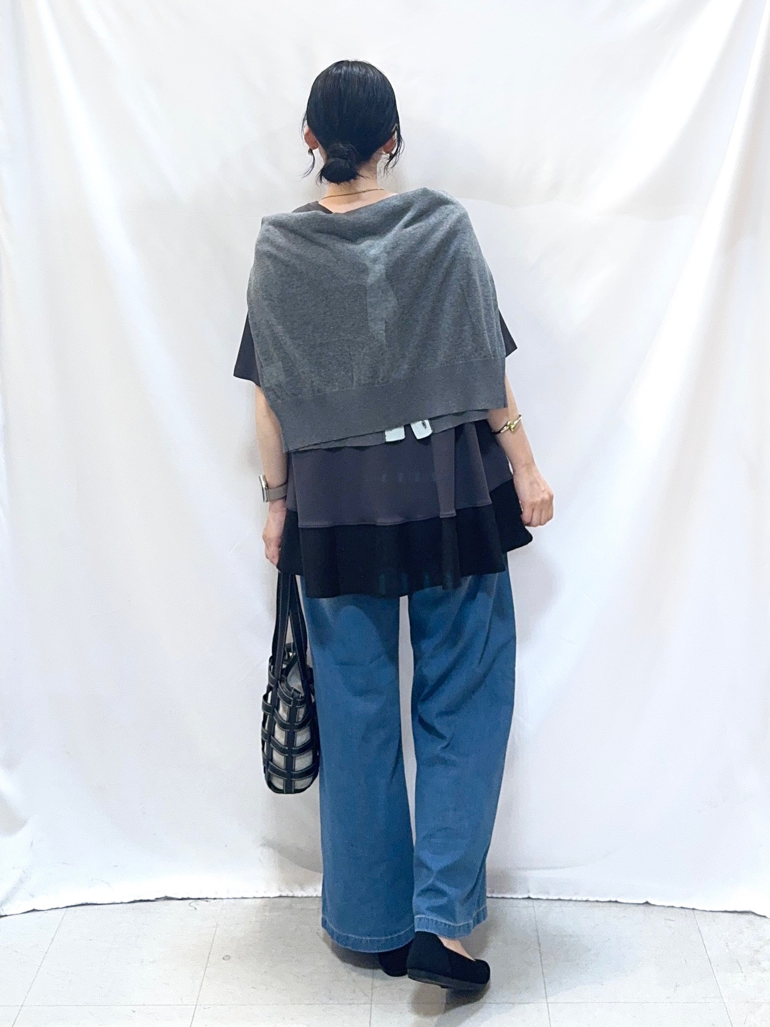 𝐇𝐢𝐫𝐨𝐦𝐢さんの「SHOO･LA･RUE｜【ひんやり/UV/抗菌防臭】体型カバーも叶う 裾切り替えAライントップス」を使ったコーディネート
