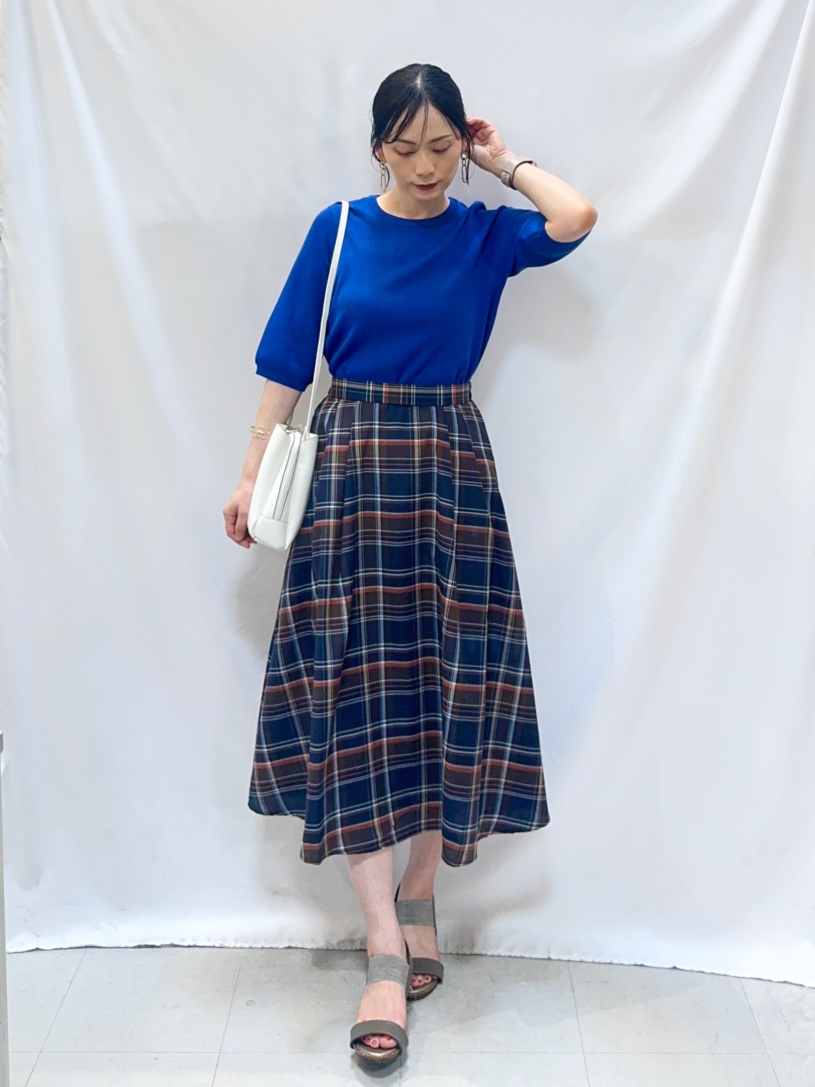 𝐇𝐢𝐫𝐨𝐦𝐢さんの「SHOO･LA･RUE｜【毎日洗える/S-LL/ひんやり/UV】上半身すっきり 二の腕見せない5分袖ニット」を使ったコーディネート