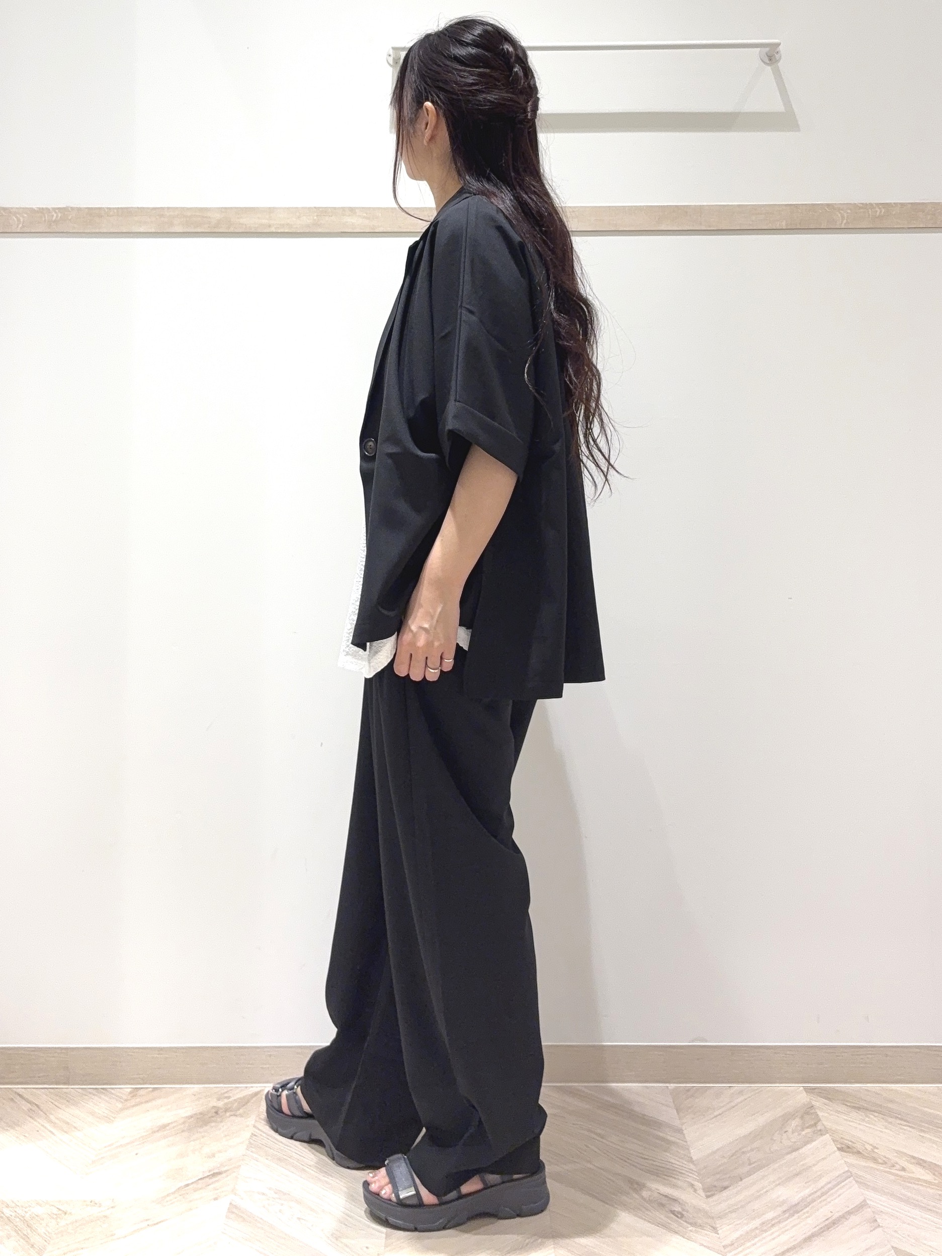 nanaさんの「SHOO･LA･RUE｜【セットアップ可/洗濯後しわになりにくい/S-LL】半袖とろみテーラードジャケット」を使ったコーディネート
