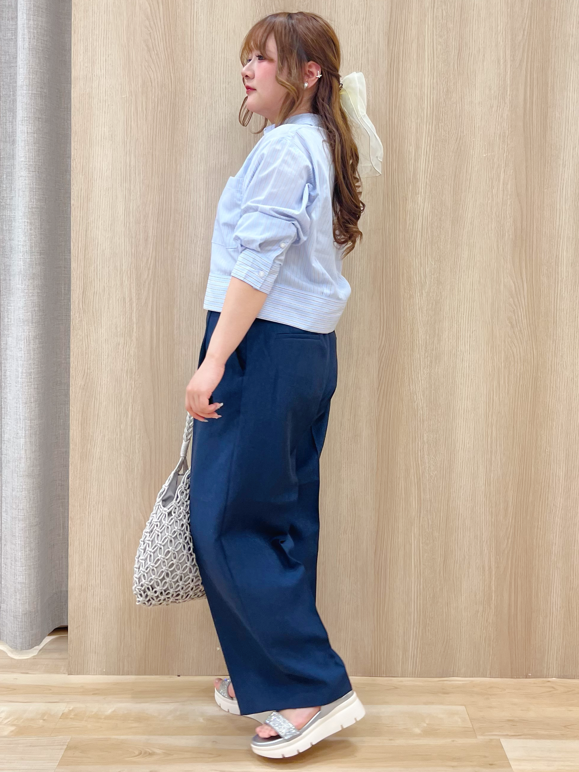 みことさんの「grove｜【貴島明日香さん着用／イージーケア／接触冷感】麻混クロップドシャツ」を使ったコーディネート